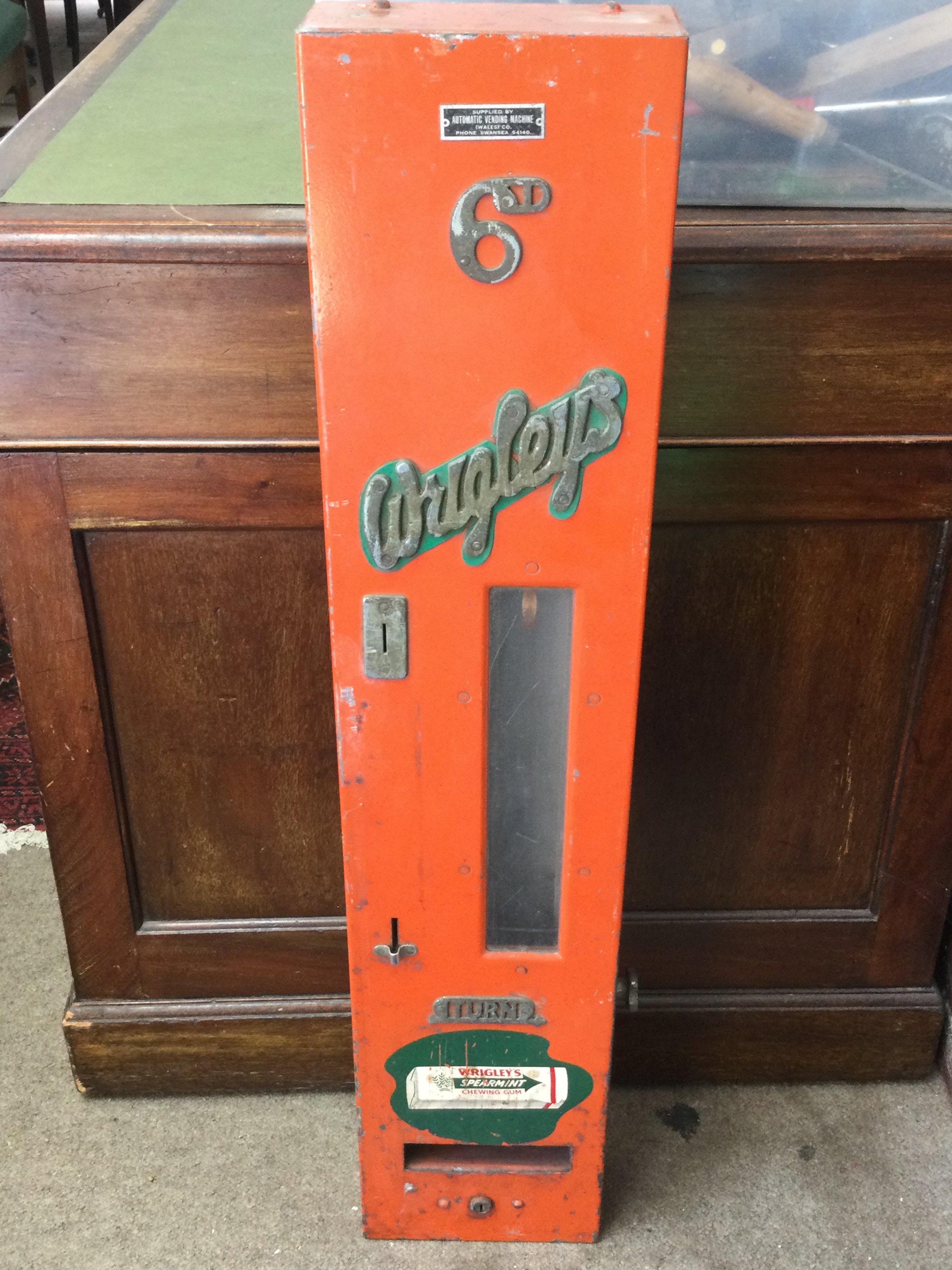 A vintage Wrigleys chewing gum vending machine. 91cm tall. This lot cannot be posted