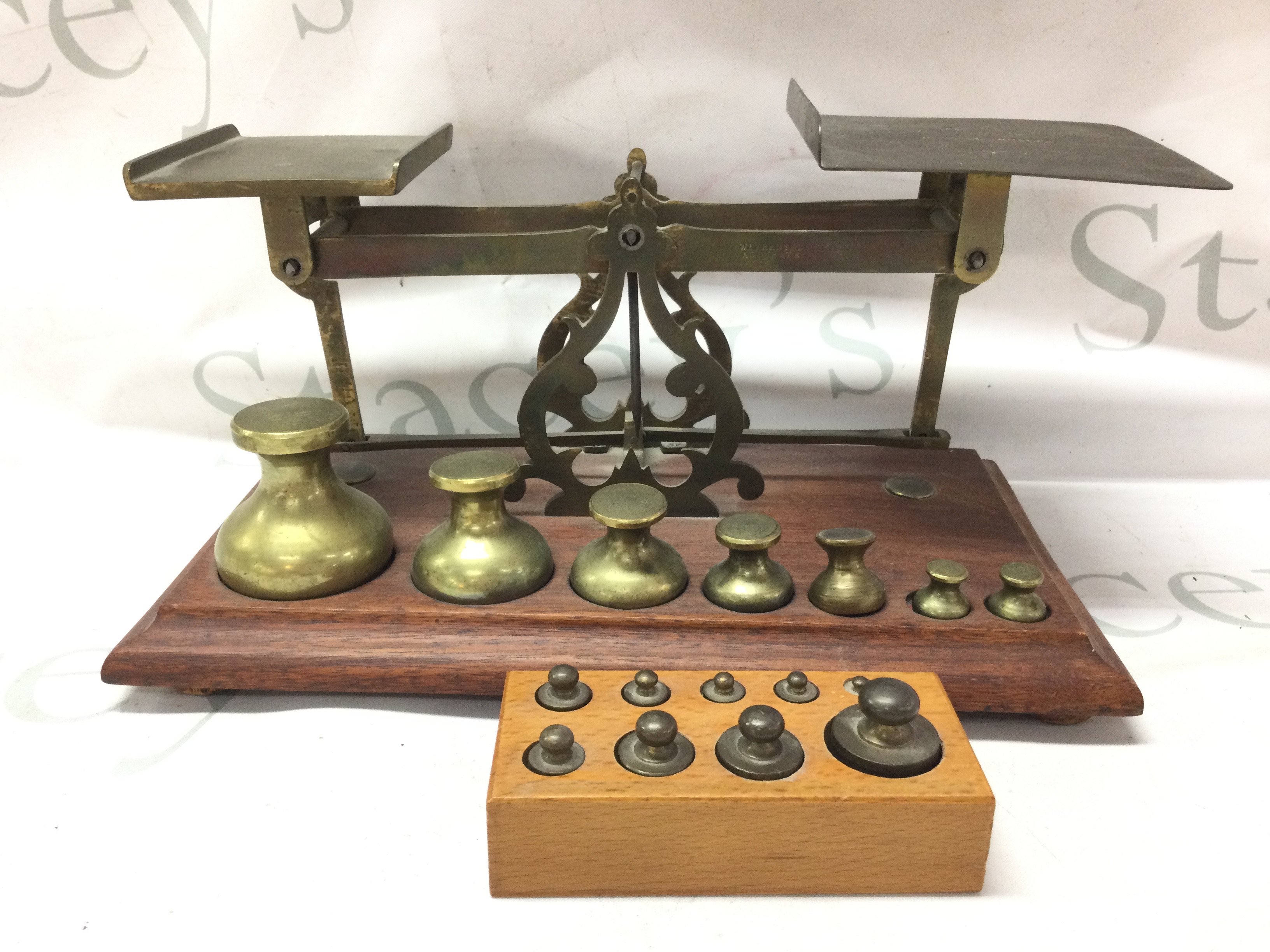 A set of Postal scales . Postage category B