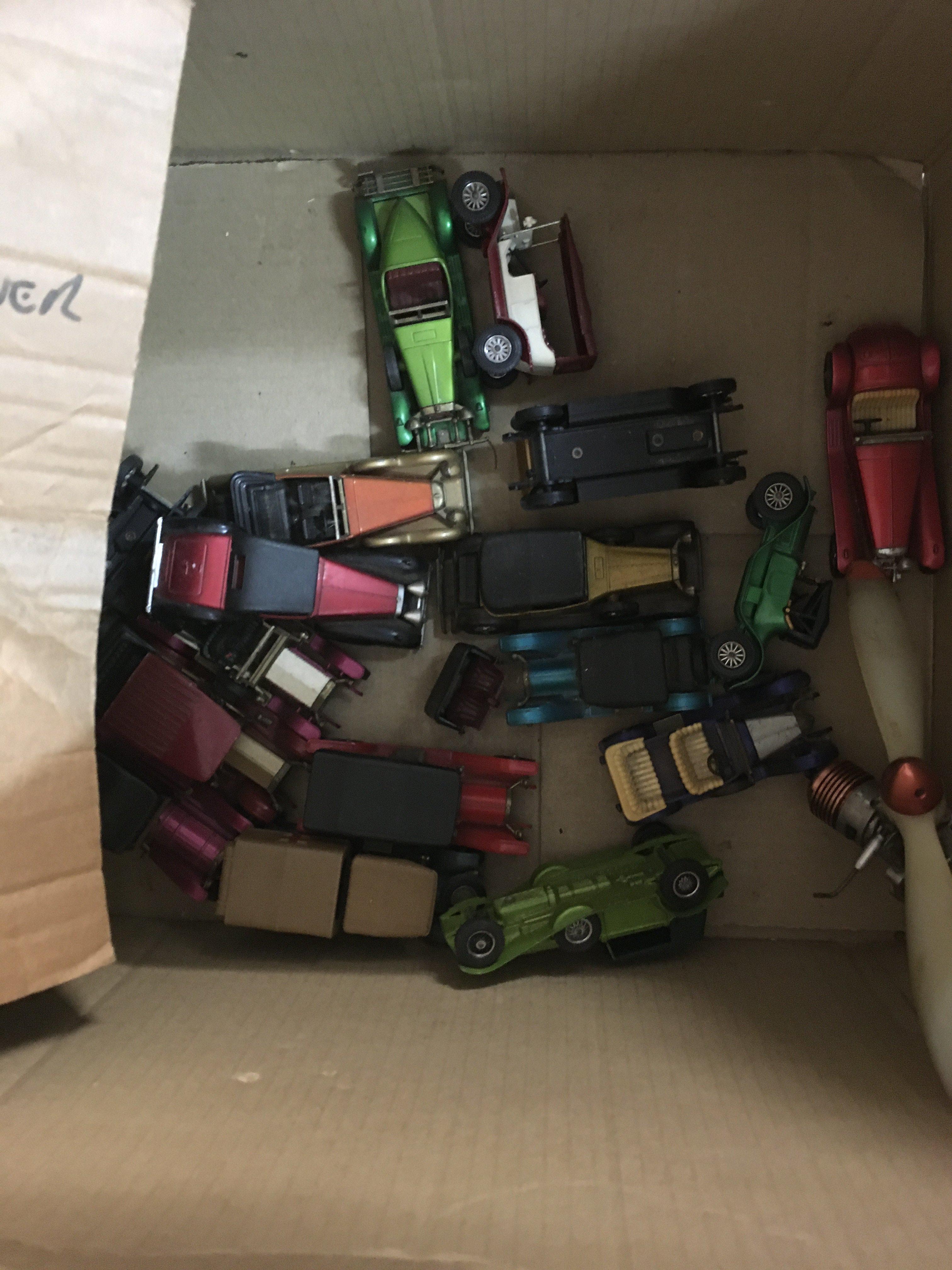 A Mamod steam tractor and a small collection of die cast car .