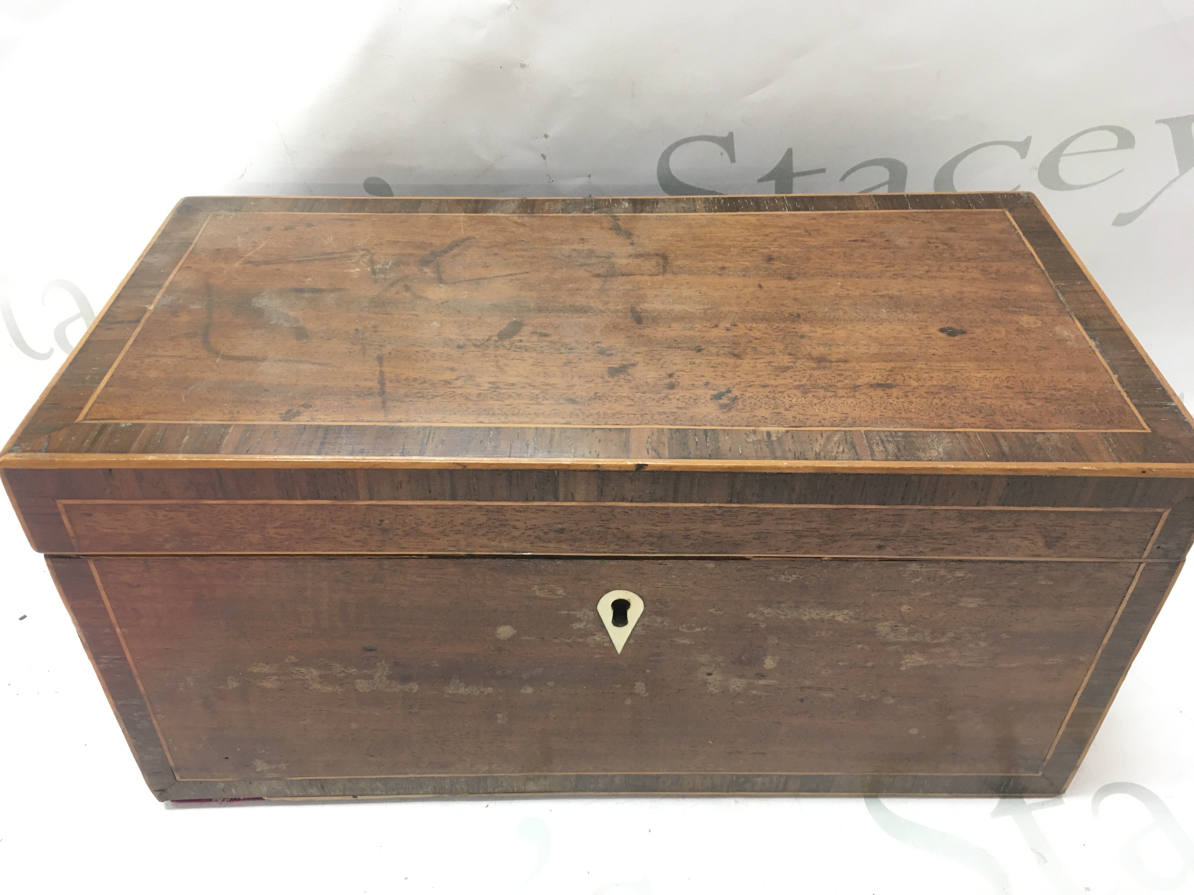 A 19th century mahogany tea caddy , dimensions 15x31x15cm postage cat c