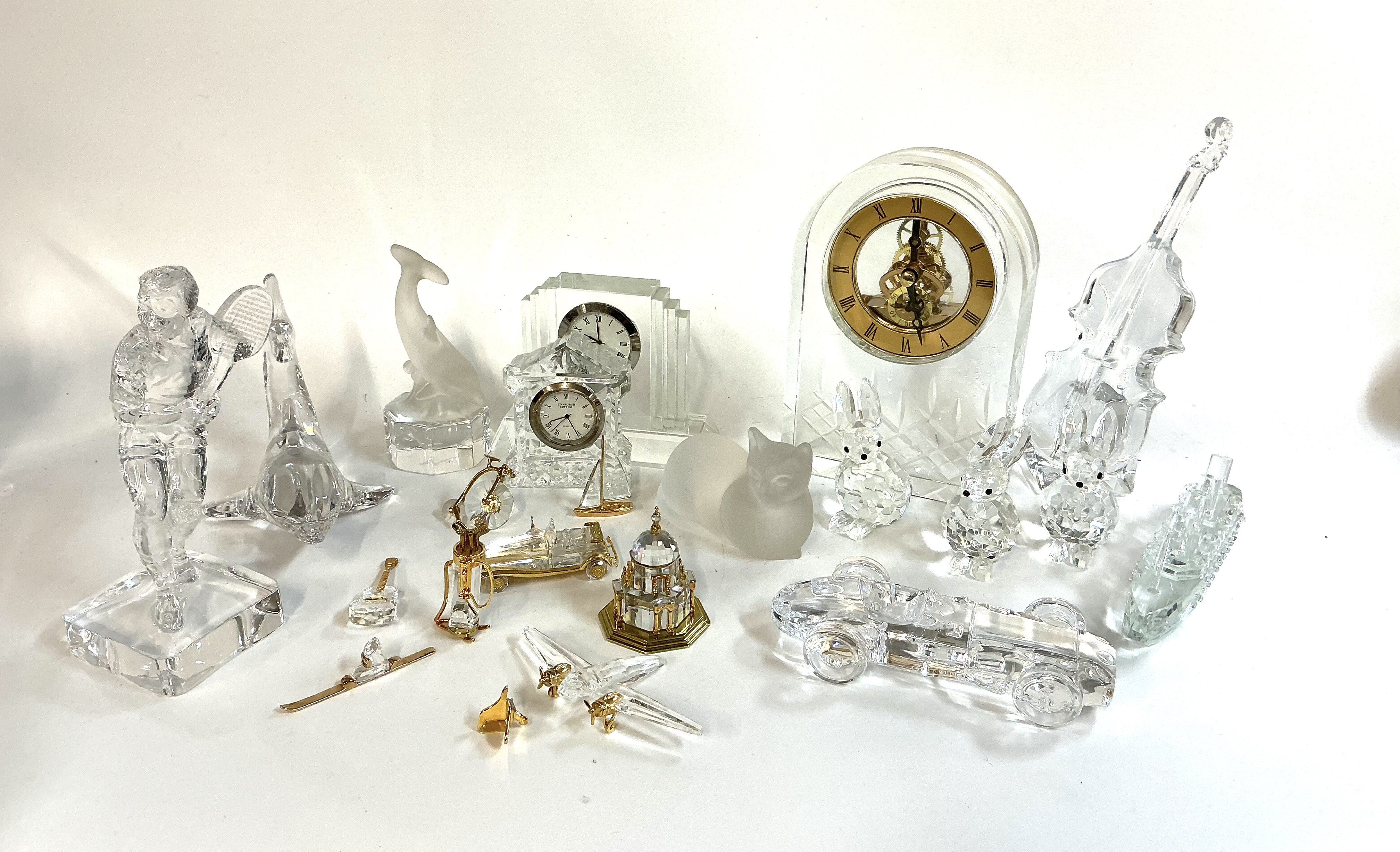 A mixed collection of crystal figurines to include Swarovski, Edinburgh Crystal, Lennox, Villroy & Boch