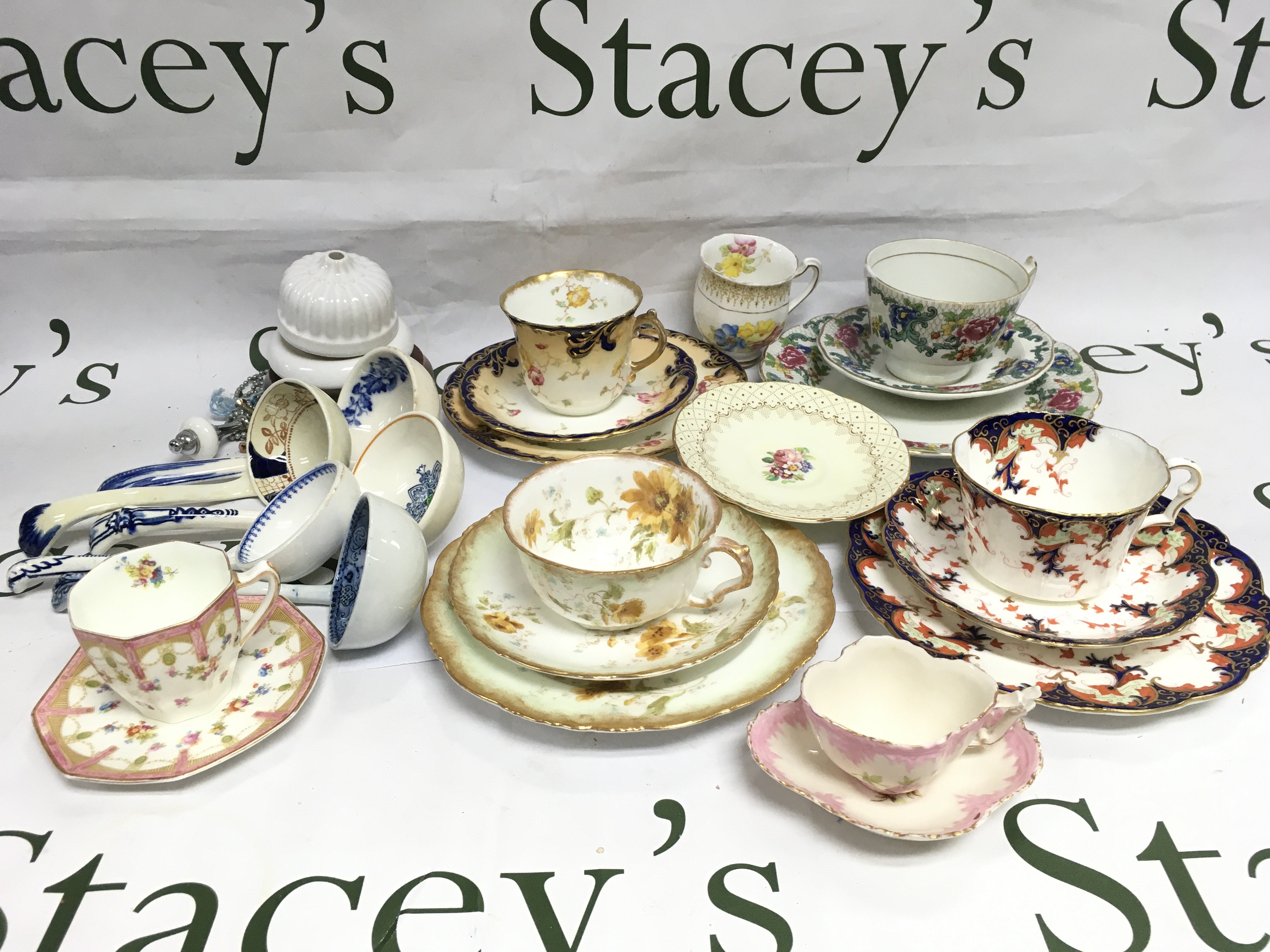 A collection of Victorian and later China items comprising trios, cabinet cups etc. Shipping category D.