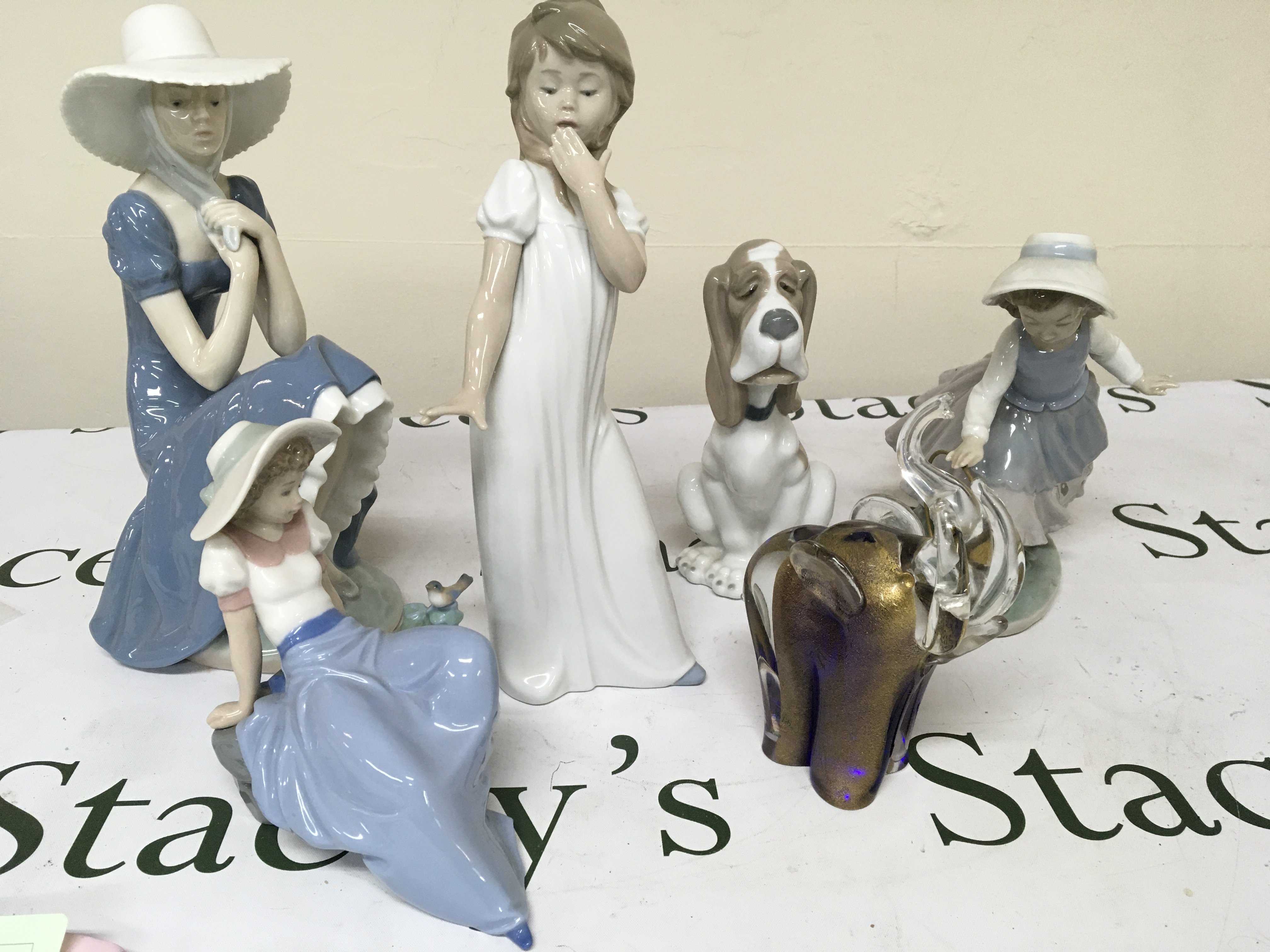 Five Neo Porcelain figures and a Murano glass elephant. No obvious damage.