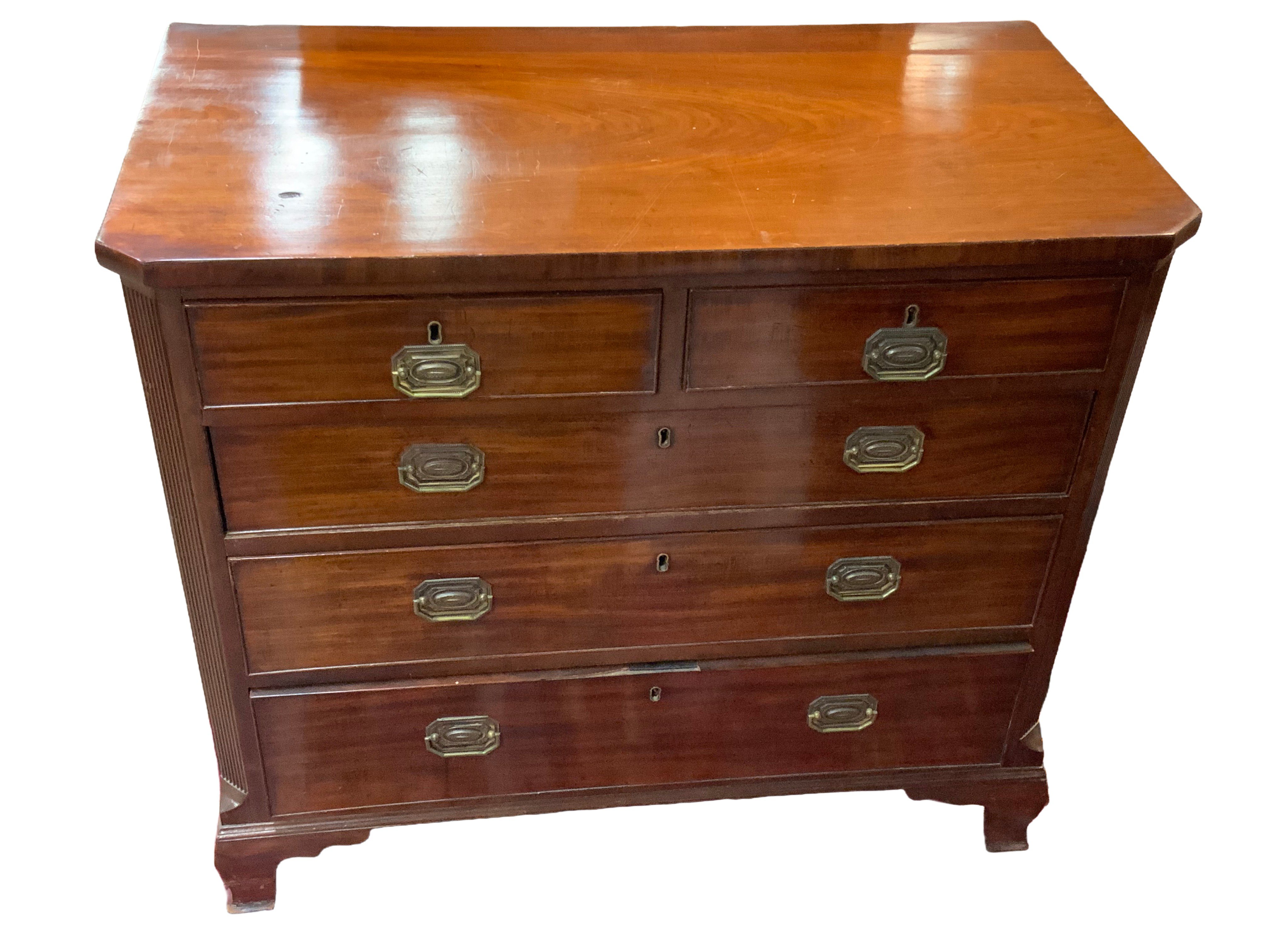 George III mahogany chest of two short over three graduating drawers. The drawers flanked by reeded quarter columns which sit on bracket feet. 94cm x 83cm x 50cm