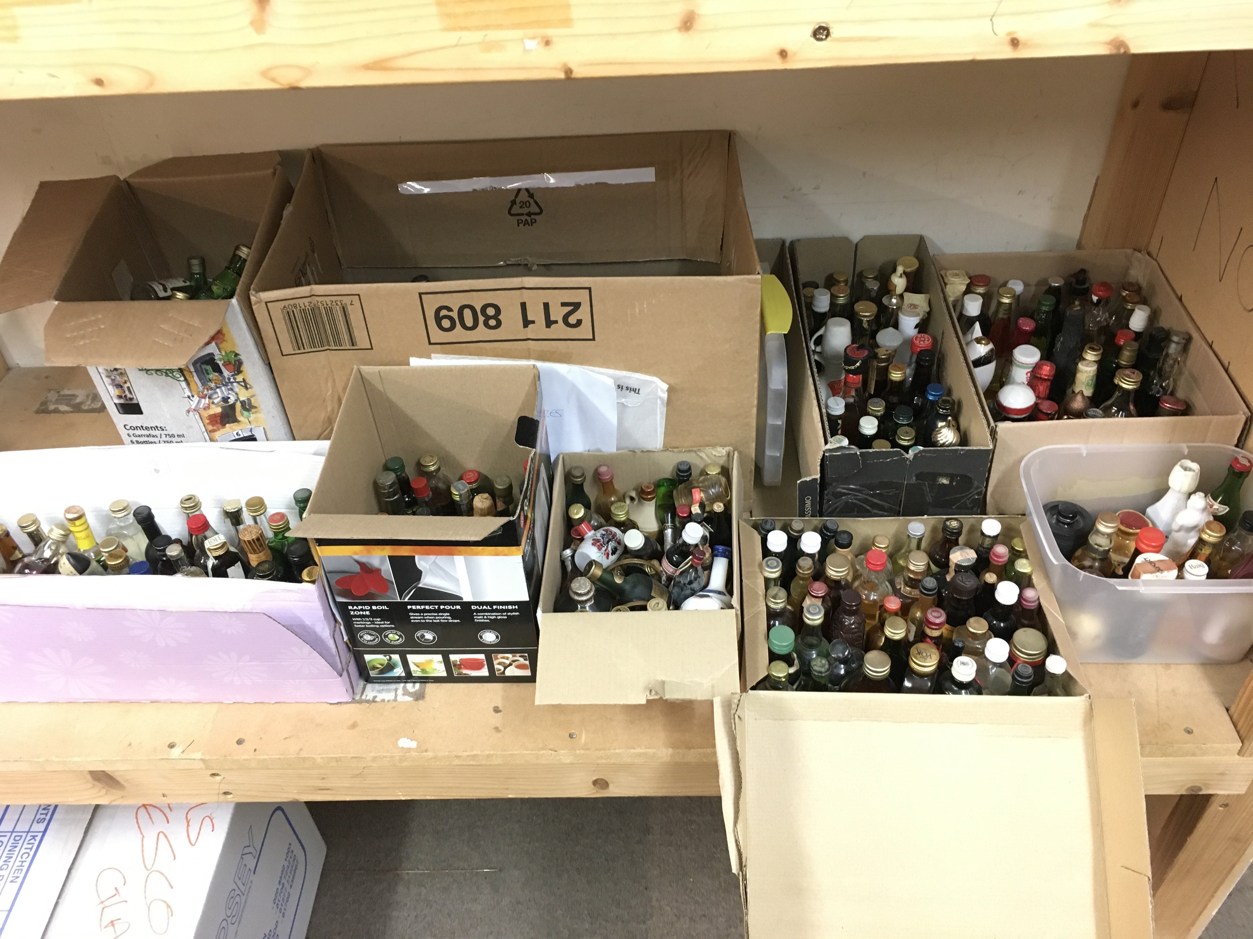 A large collection of alcohol miniatures. Shipping category D.