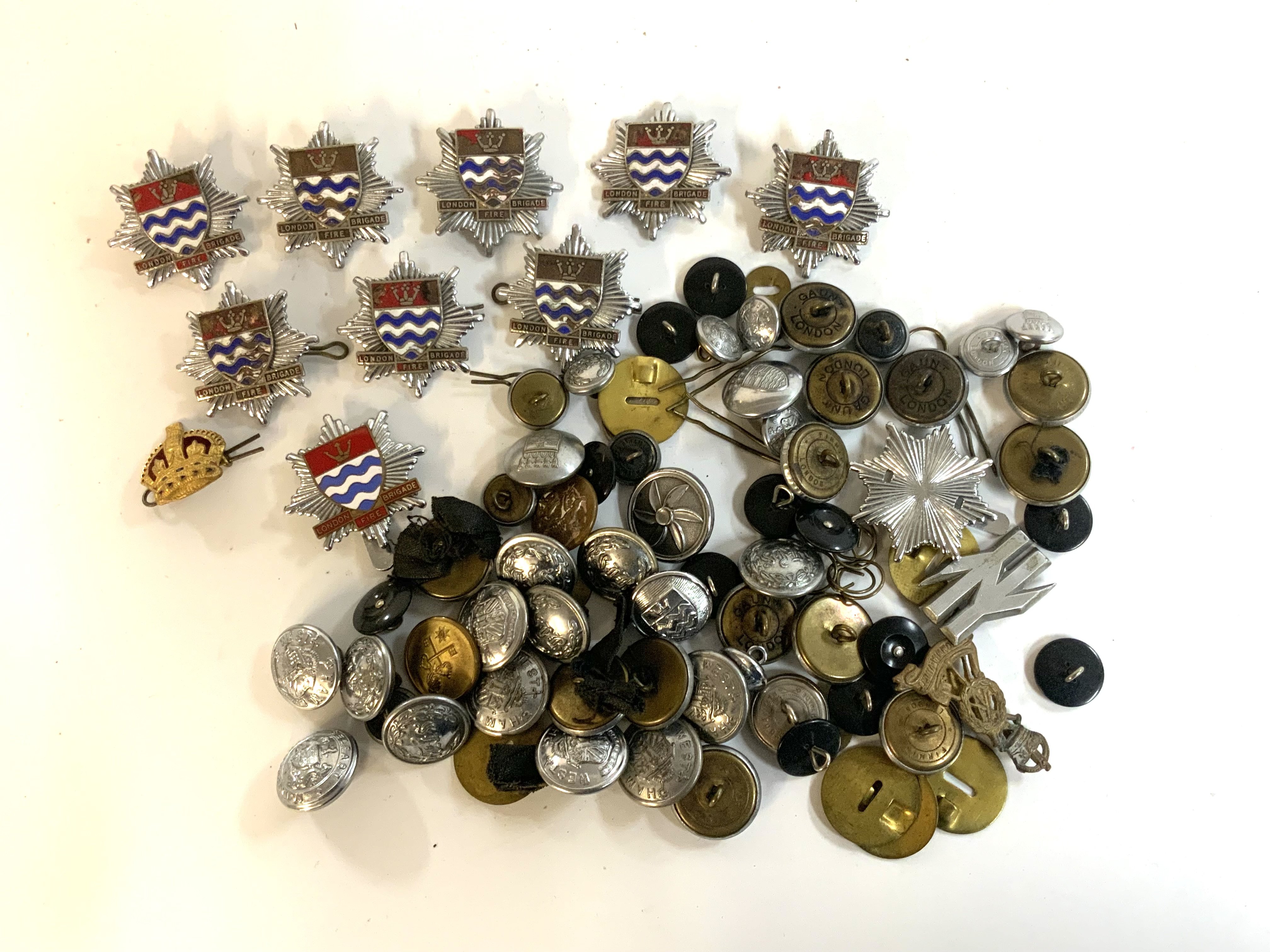 A mixed collection of vintage badges and buttons to include London Fire Brigade badges.