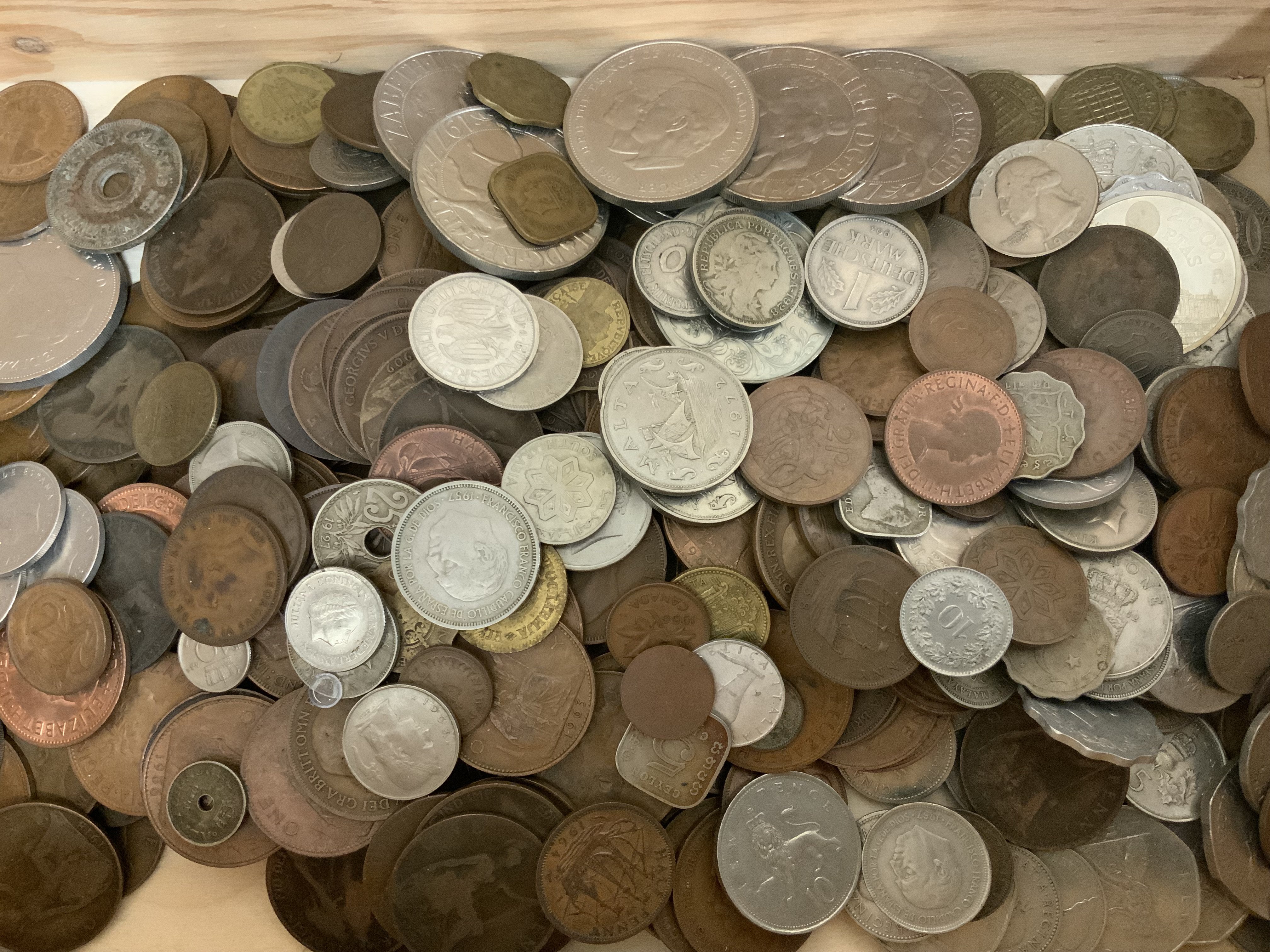 WITHDRAWN -  collection of various coinage to inc commemorative crowns, silver coinage and proof coinage.