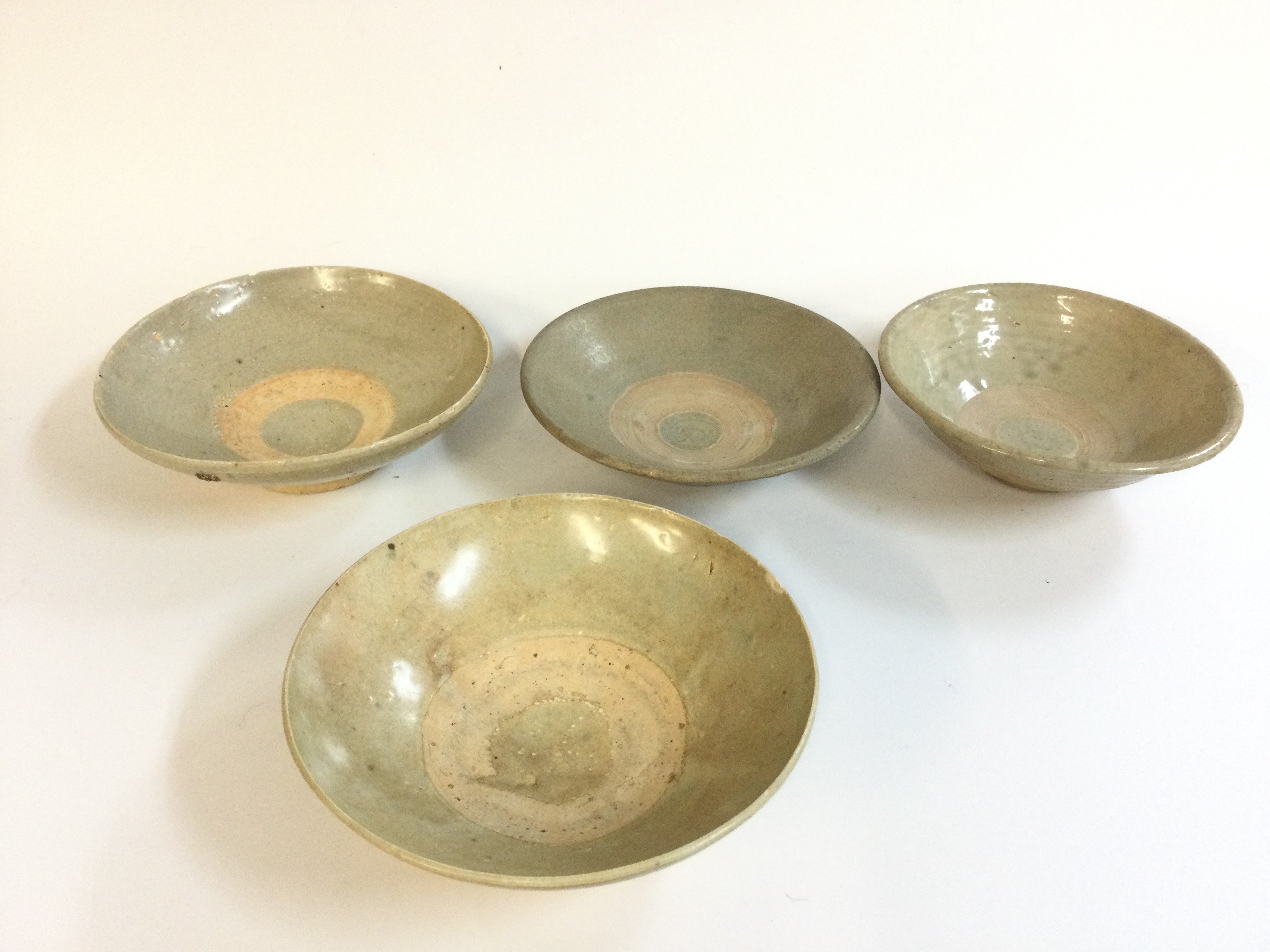 Four Chinese bowls approximately 15 and 16cm wide.