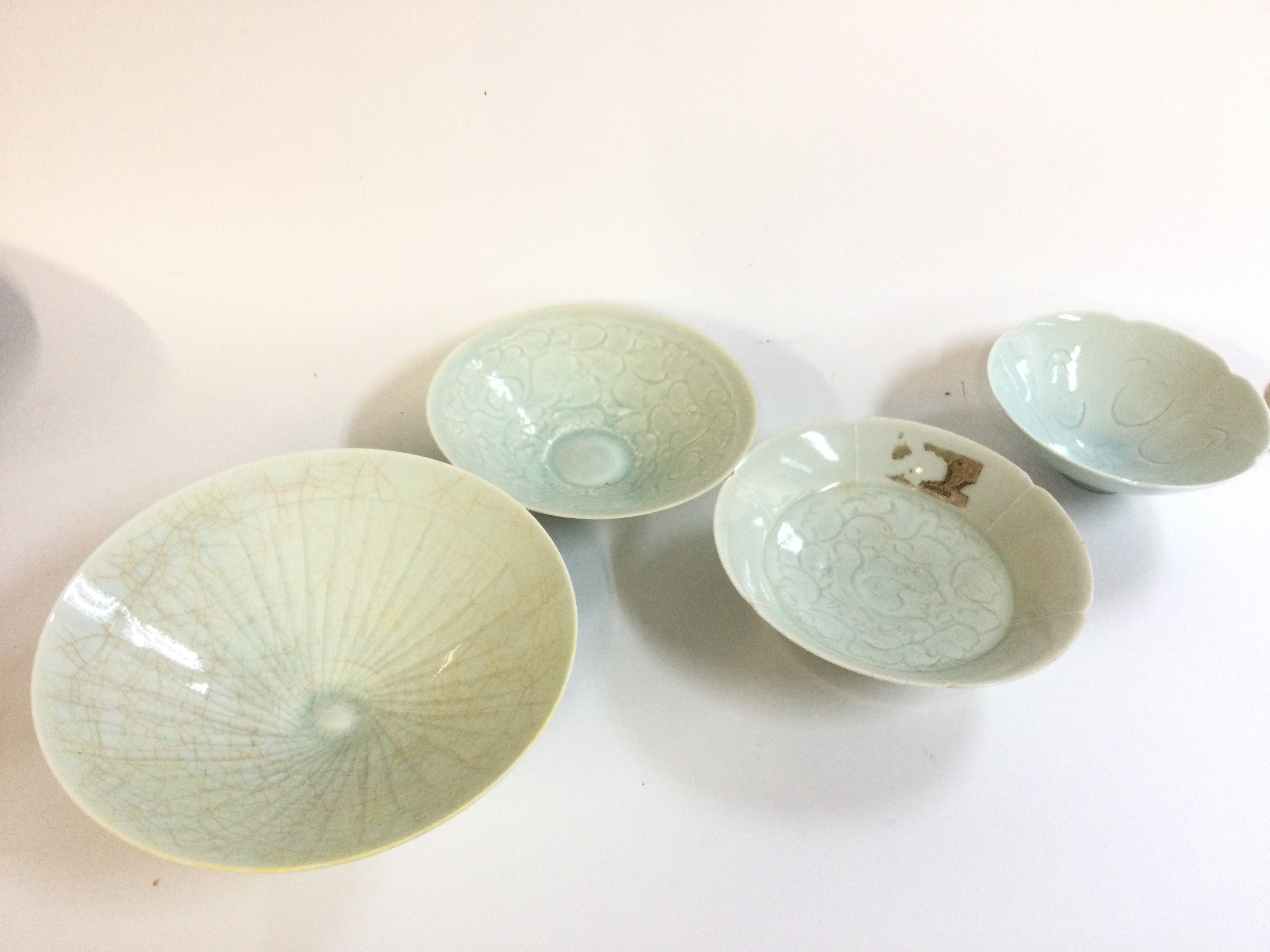 Four Chinese porcelain bowls 12.5 and 18cm wide.