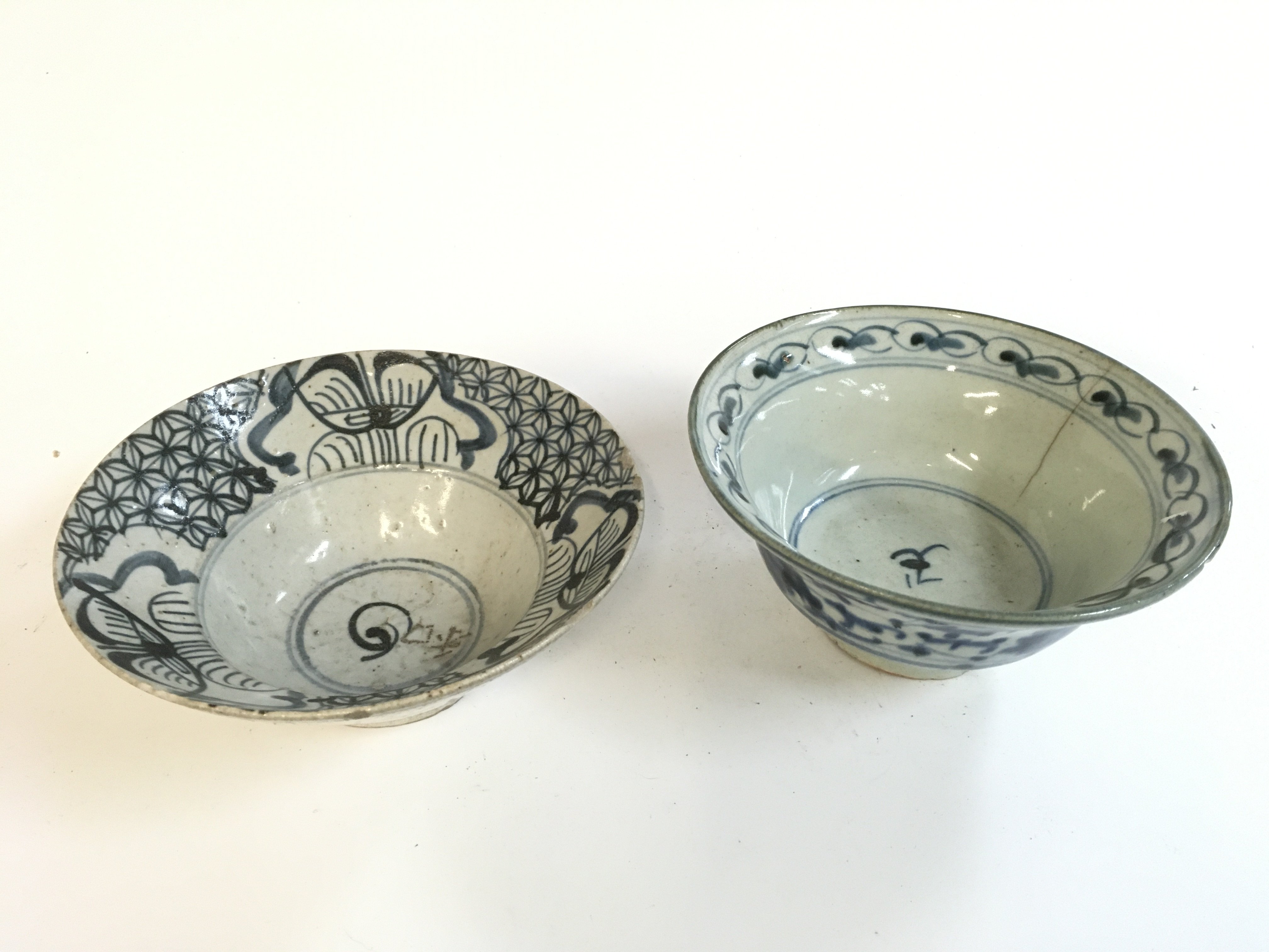 Two Chinese Ming period style bowls , 6&#2013266057۝ wide approximately.