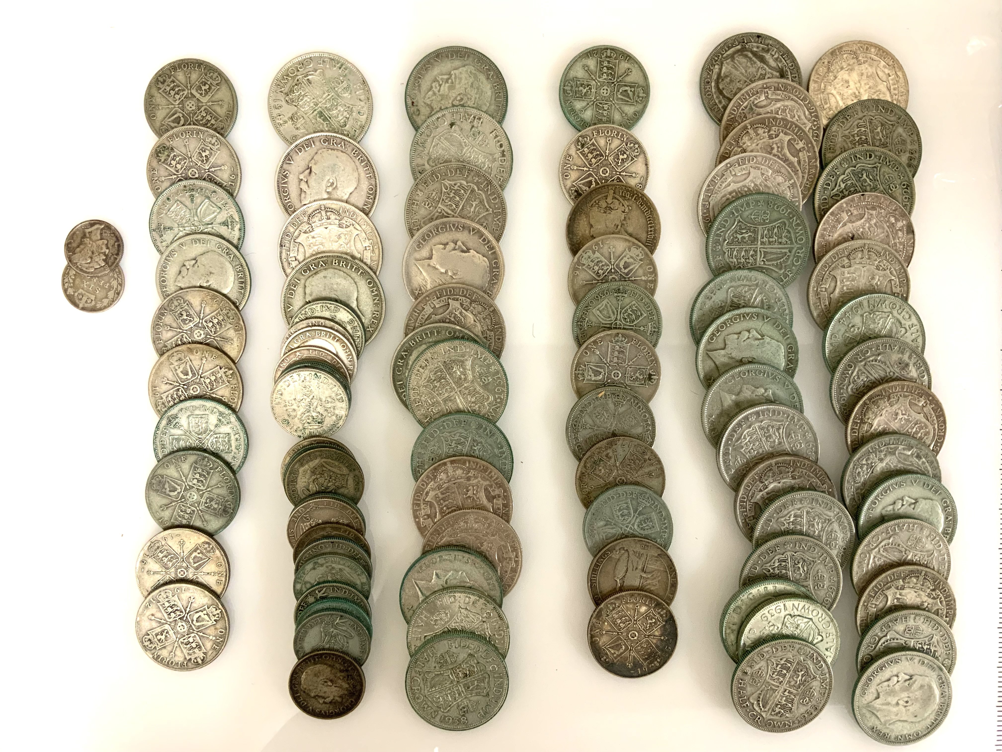 A mixed collection of pre 1947 British coinage to include Half Crowns, Florins, Shillings. Total weight. 998g