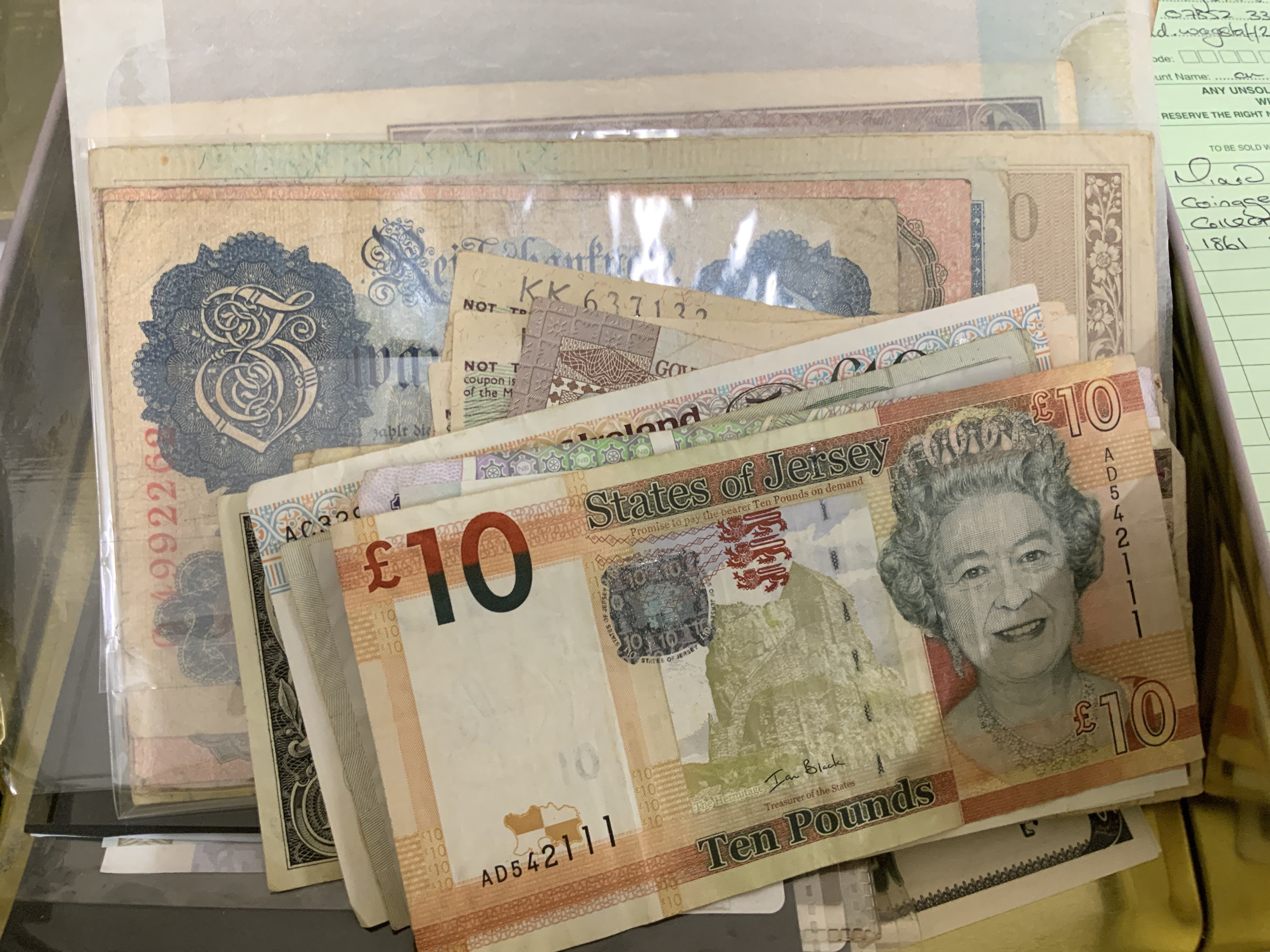 A large collection of British and World banknotes including some current legal tender banknotes. (A)