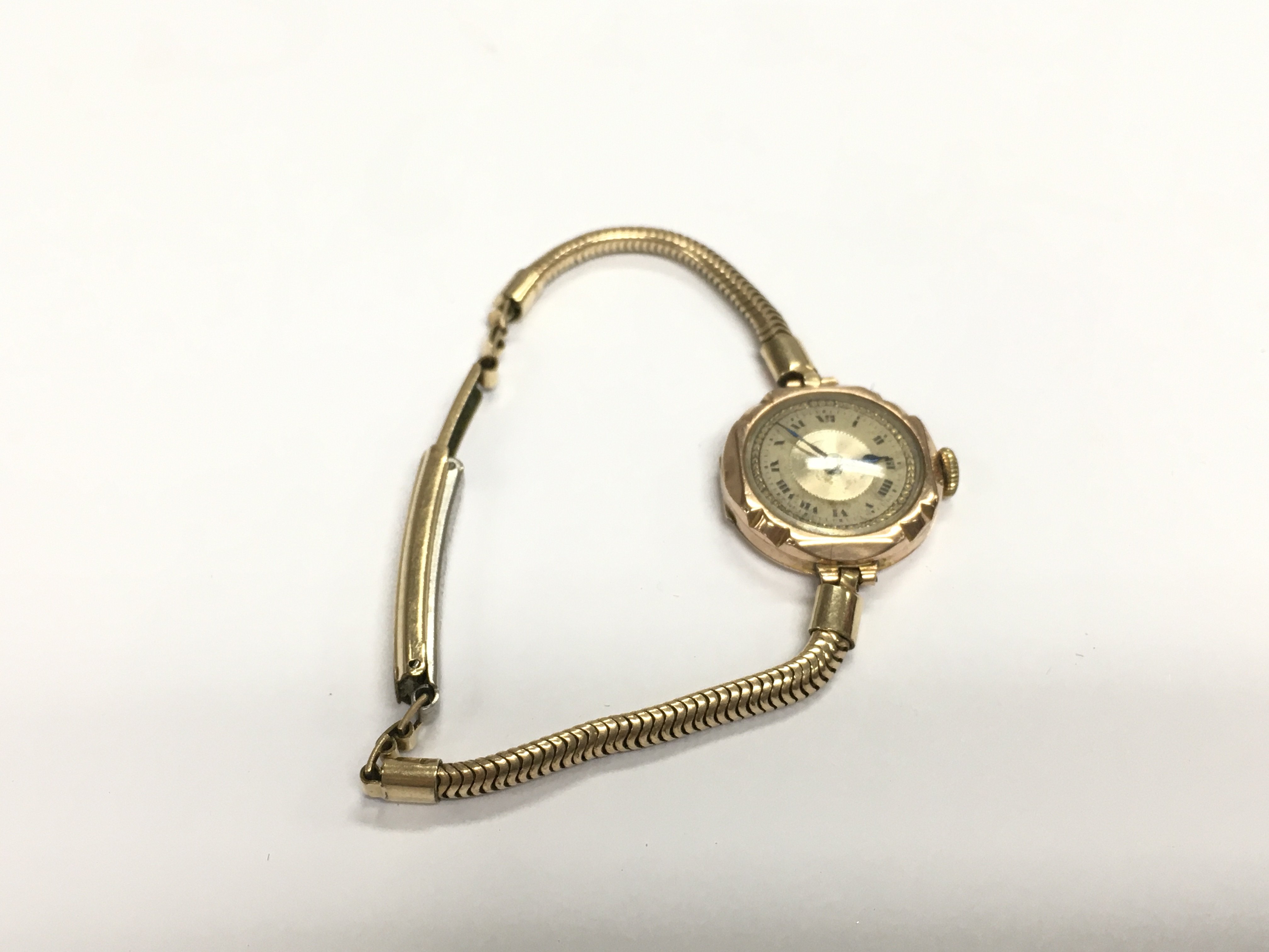 A vintage ladies 9ct gold cased watch. 15.83g
