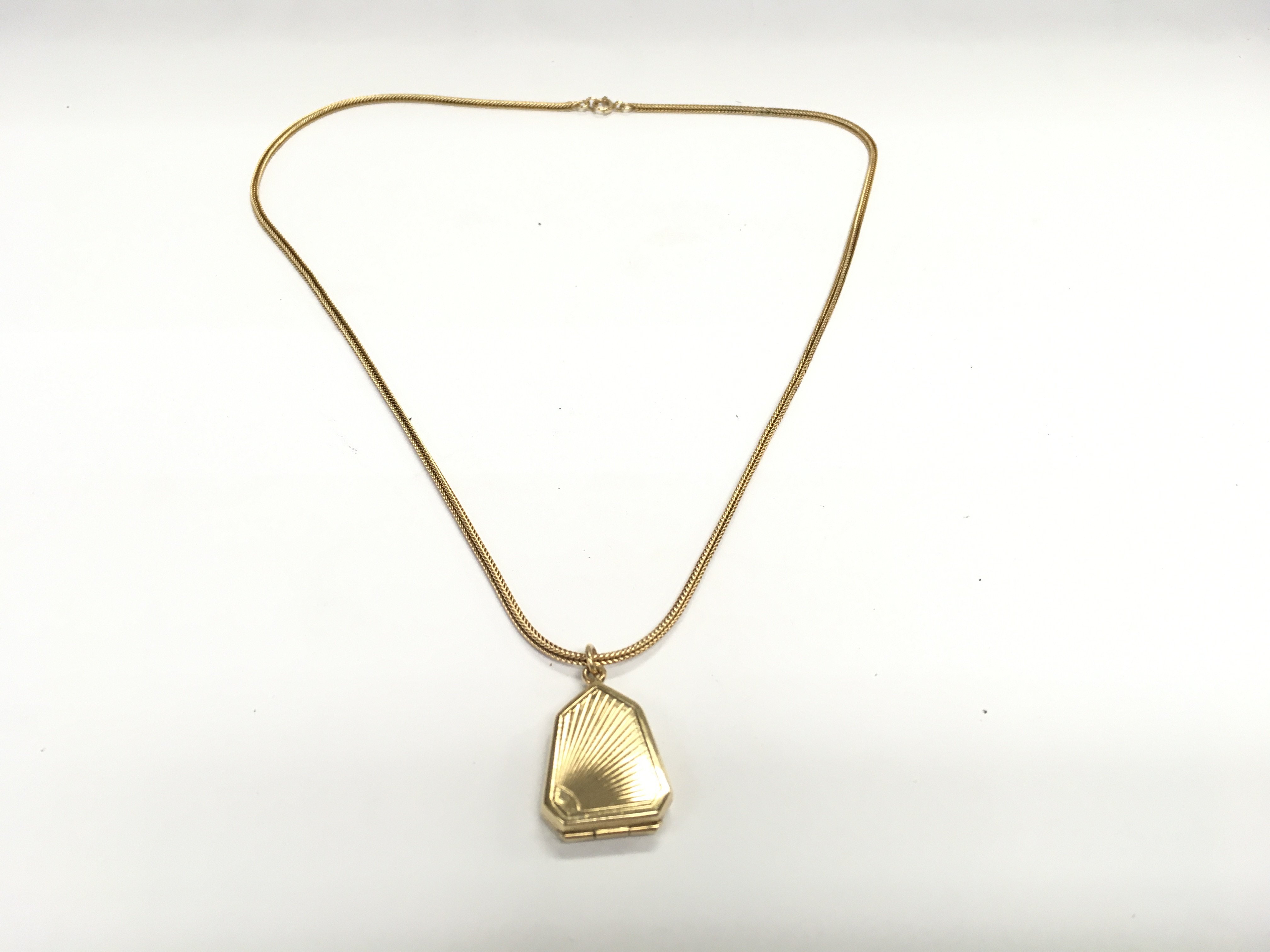 A 9ct gold necklace and pendant / locket. 12.15g total. Postage A