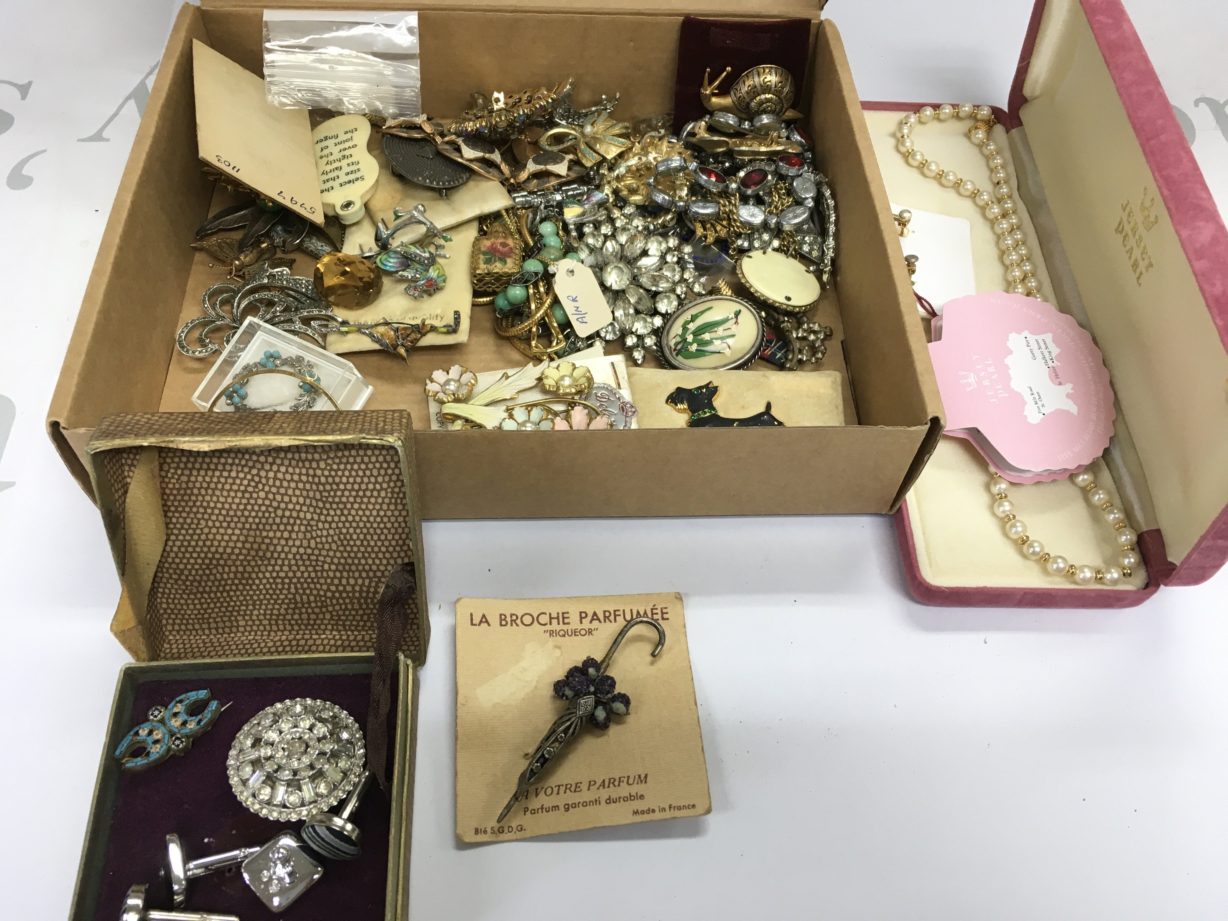 A collection of assorted costume jewellery. Postage B