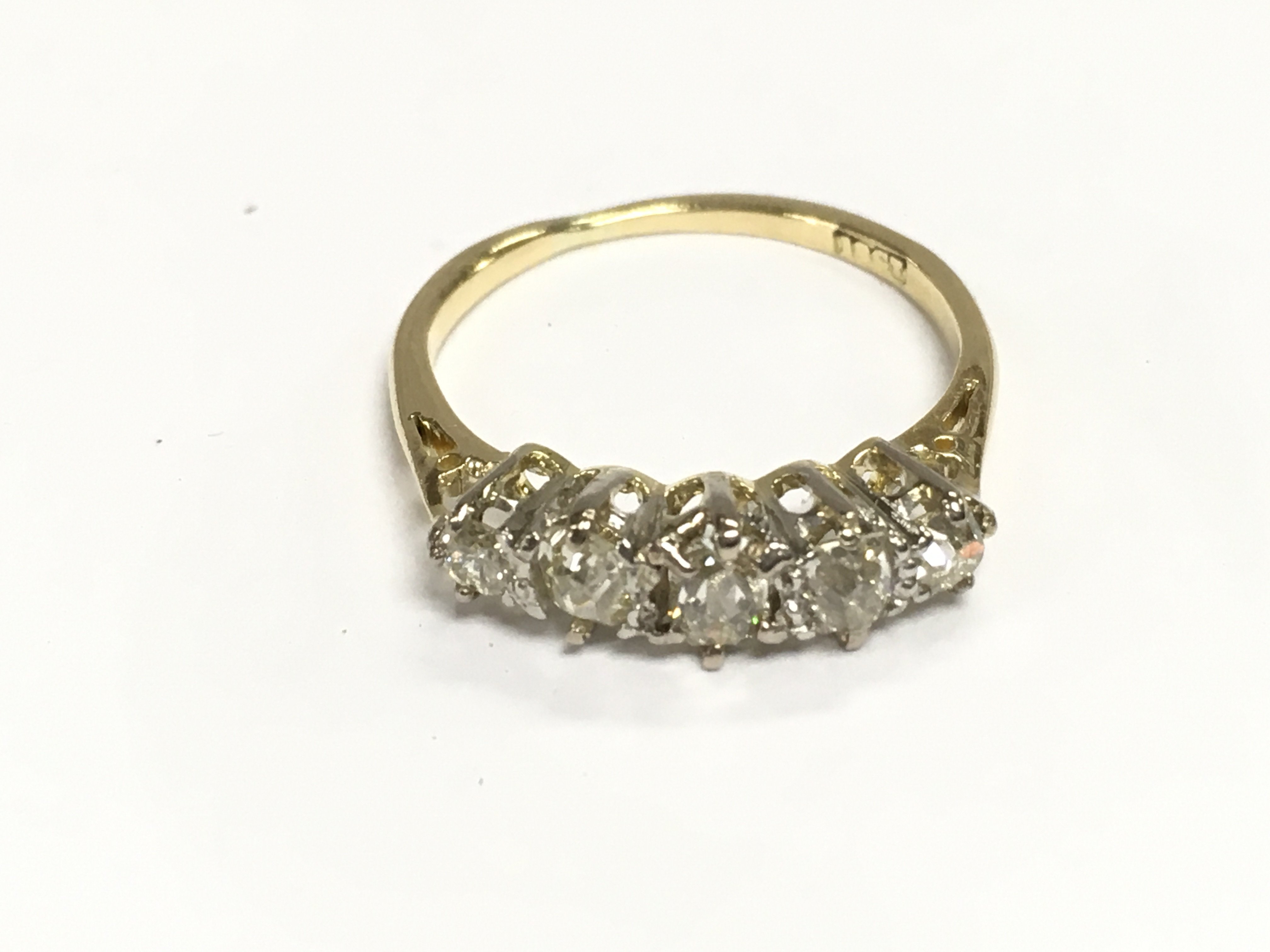 An 18ct antique 5 stone diamond ring. Size M and 2.65g