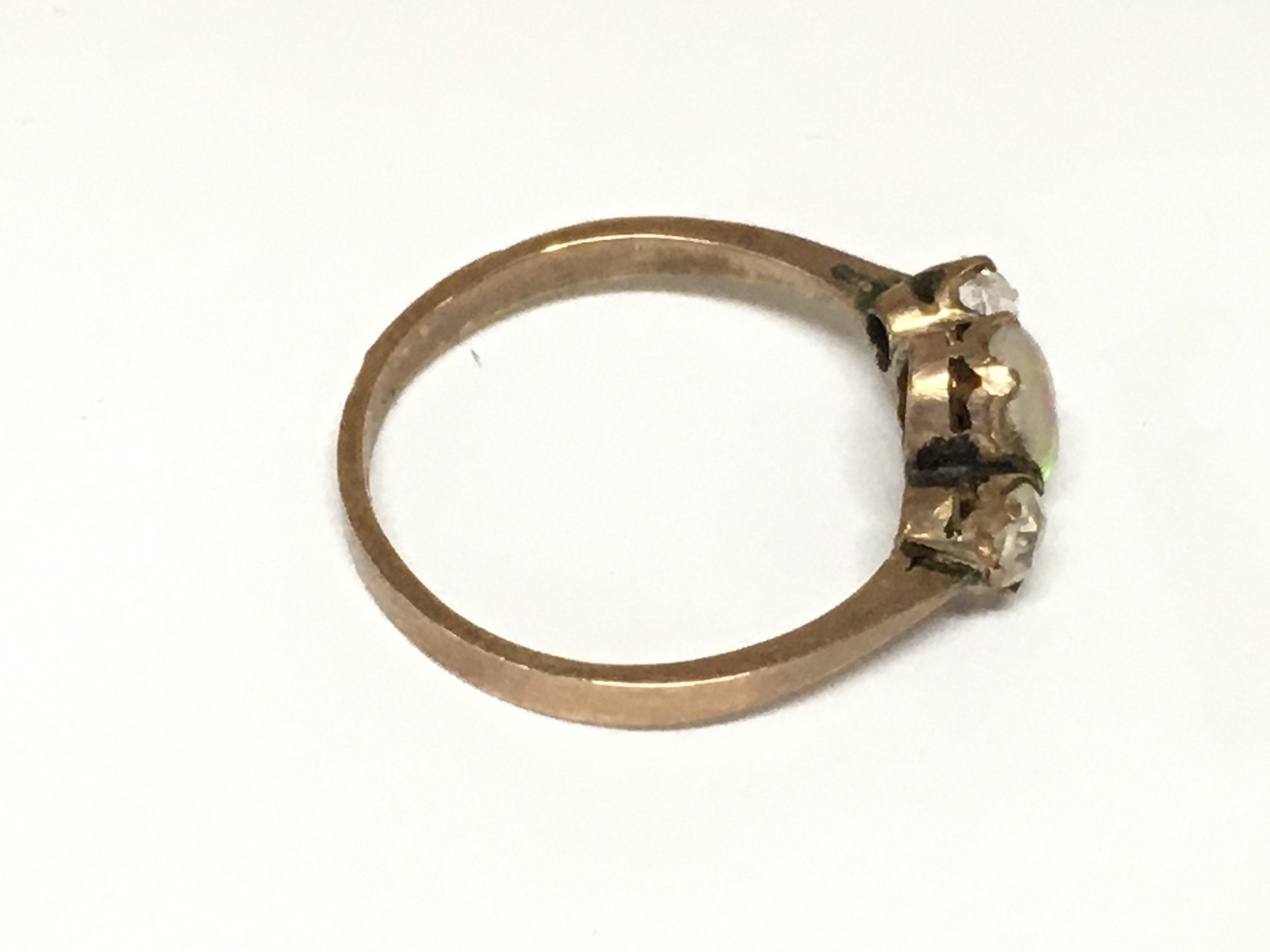 A yellow metal opal ring and white stones. Size M 1.73g