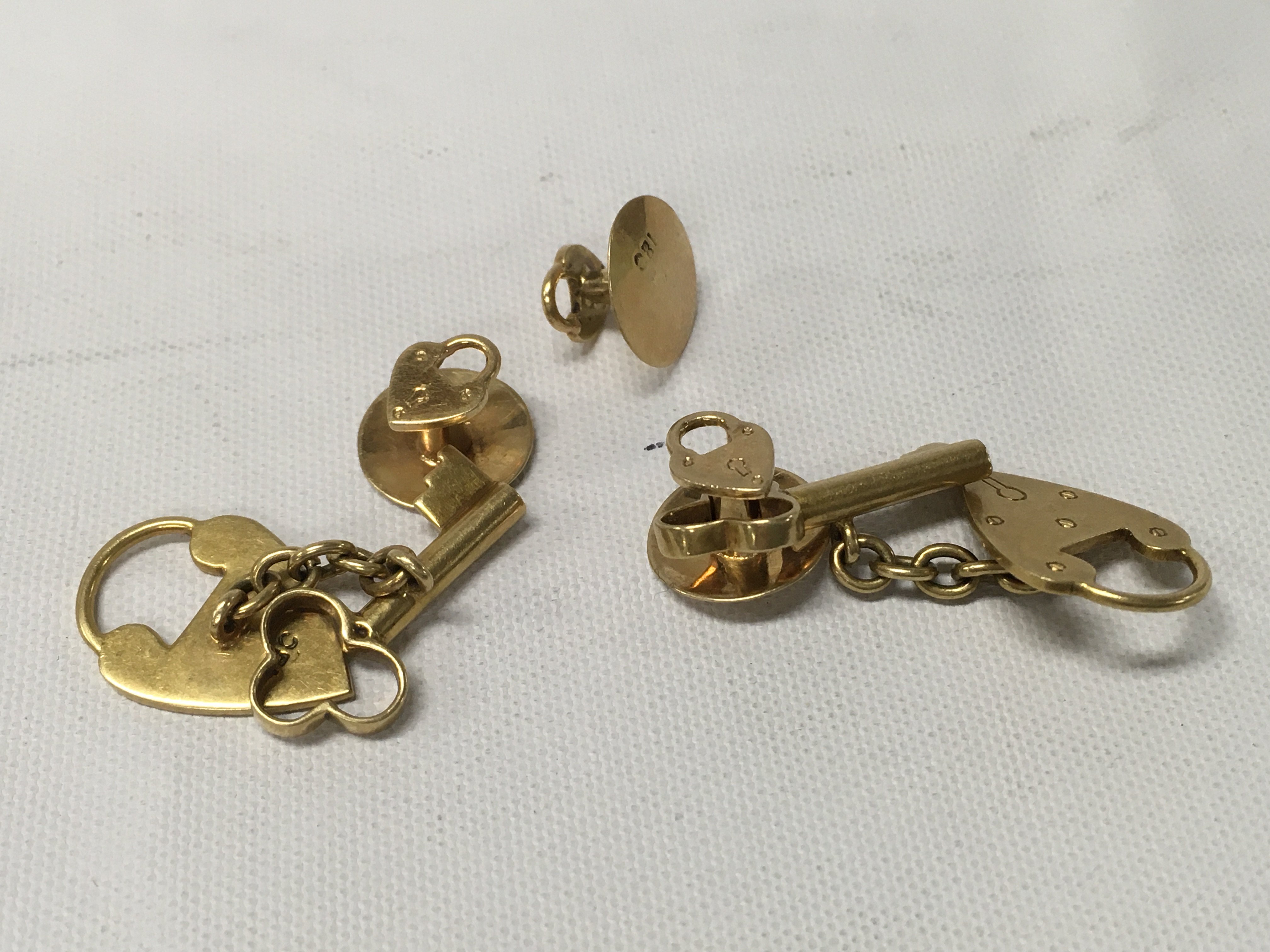 A set of 18ct stamped lock and key cufflinks and studs.