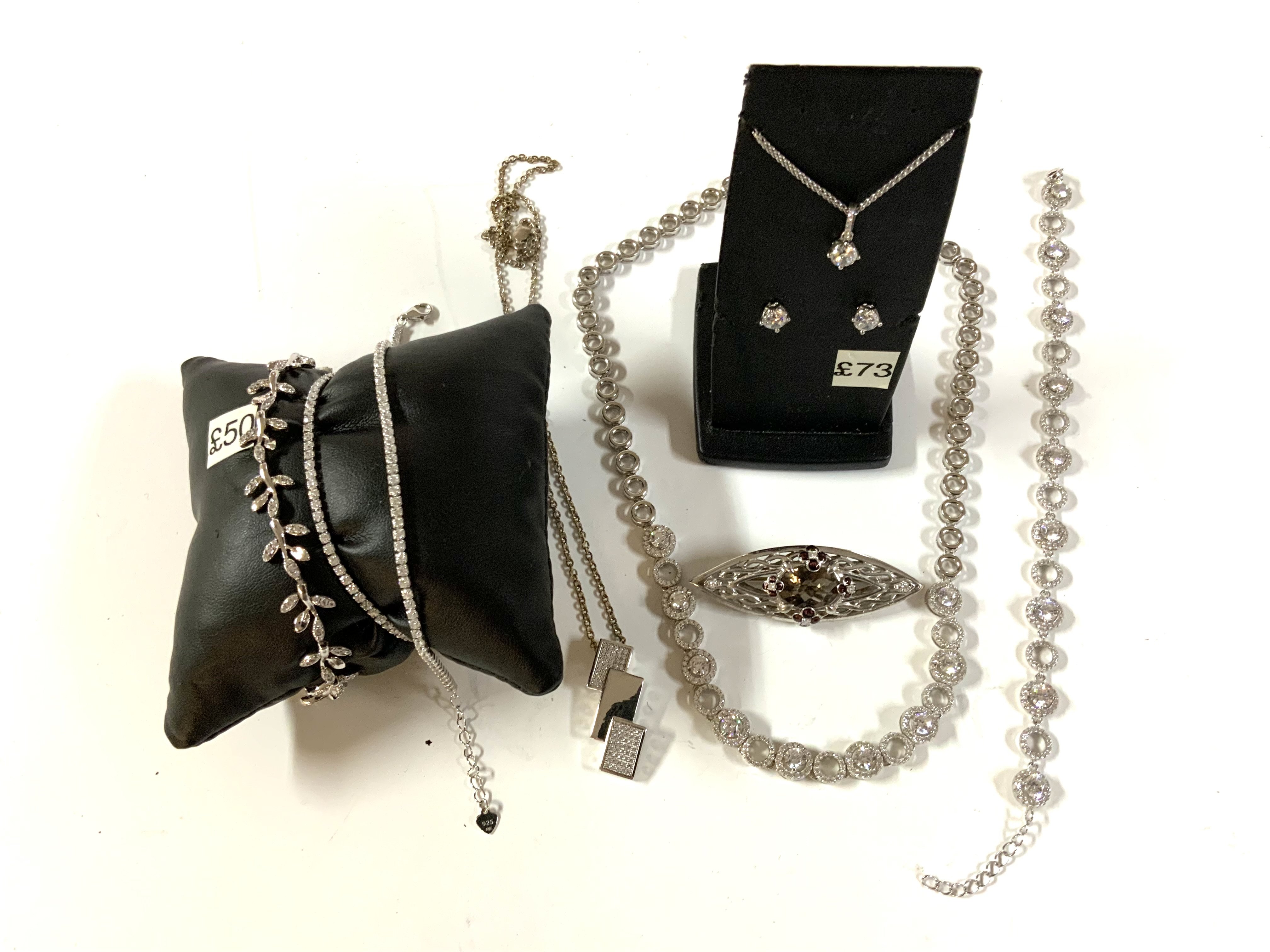A selection of good sterling silver and stone set jewellery.
