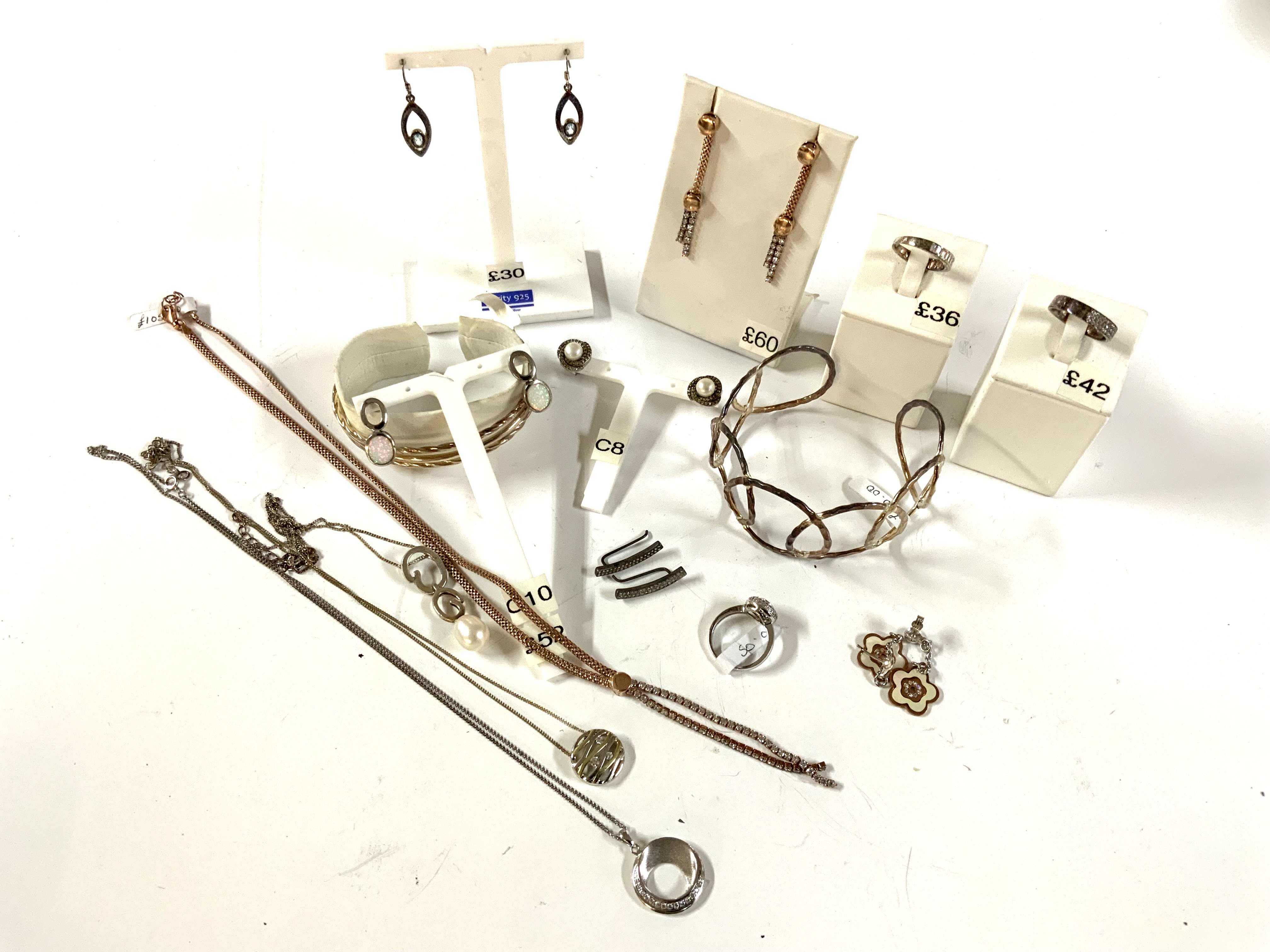 A mixed lot of Sterling silver jewellery.