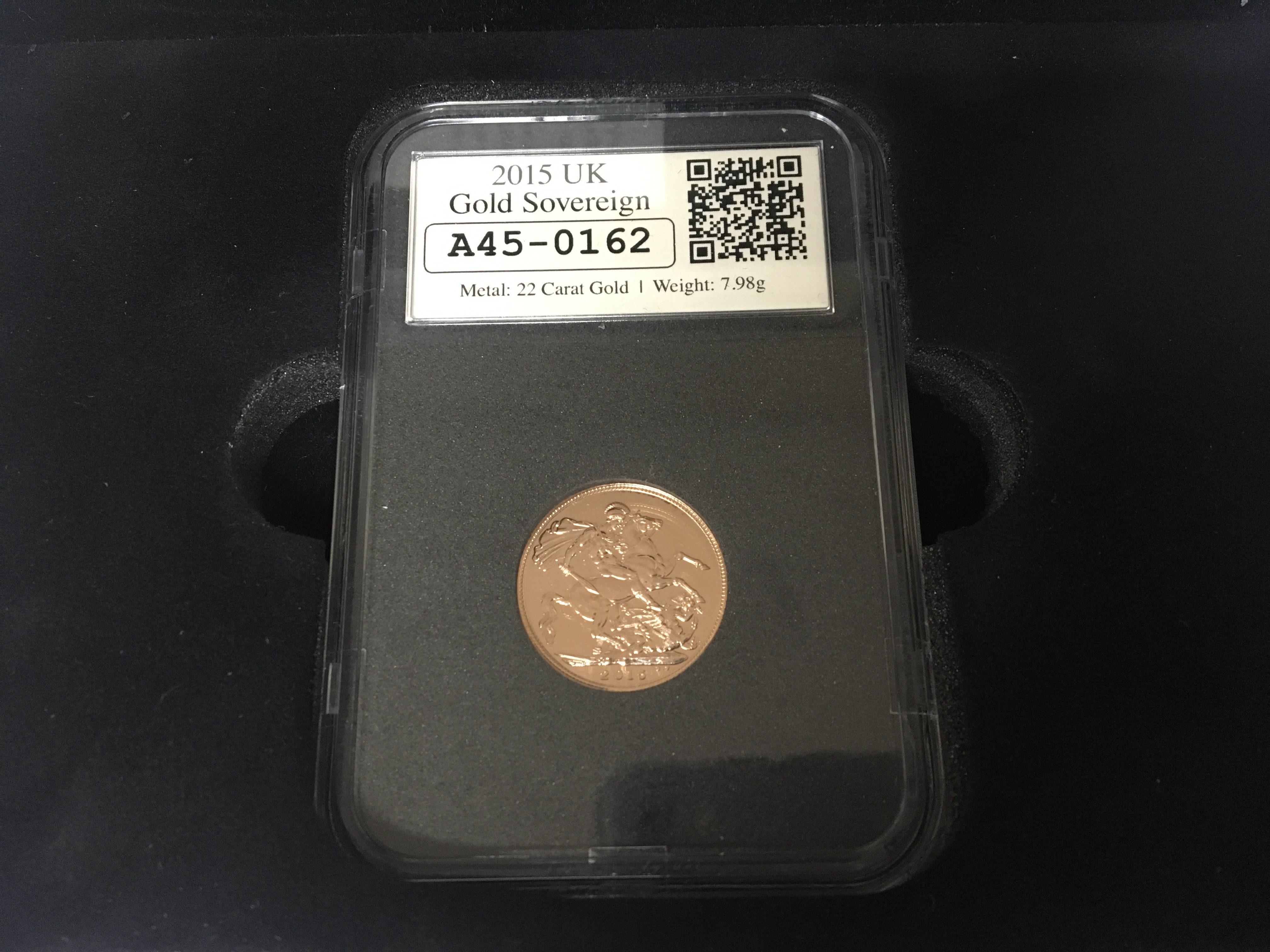 A 2015 Gold Sovereign mint in a Perspex slab and fitted box.