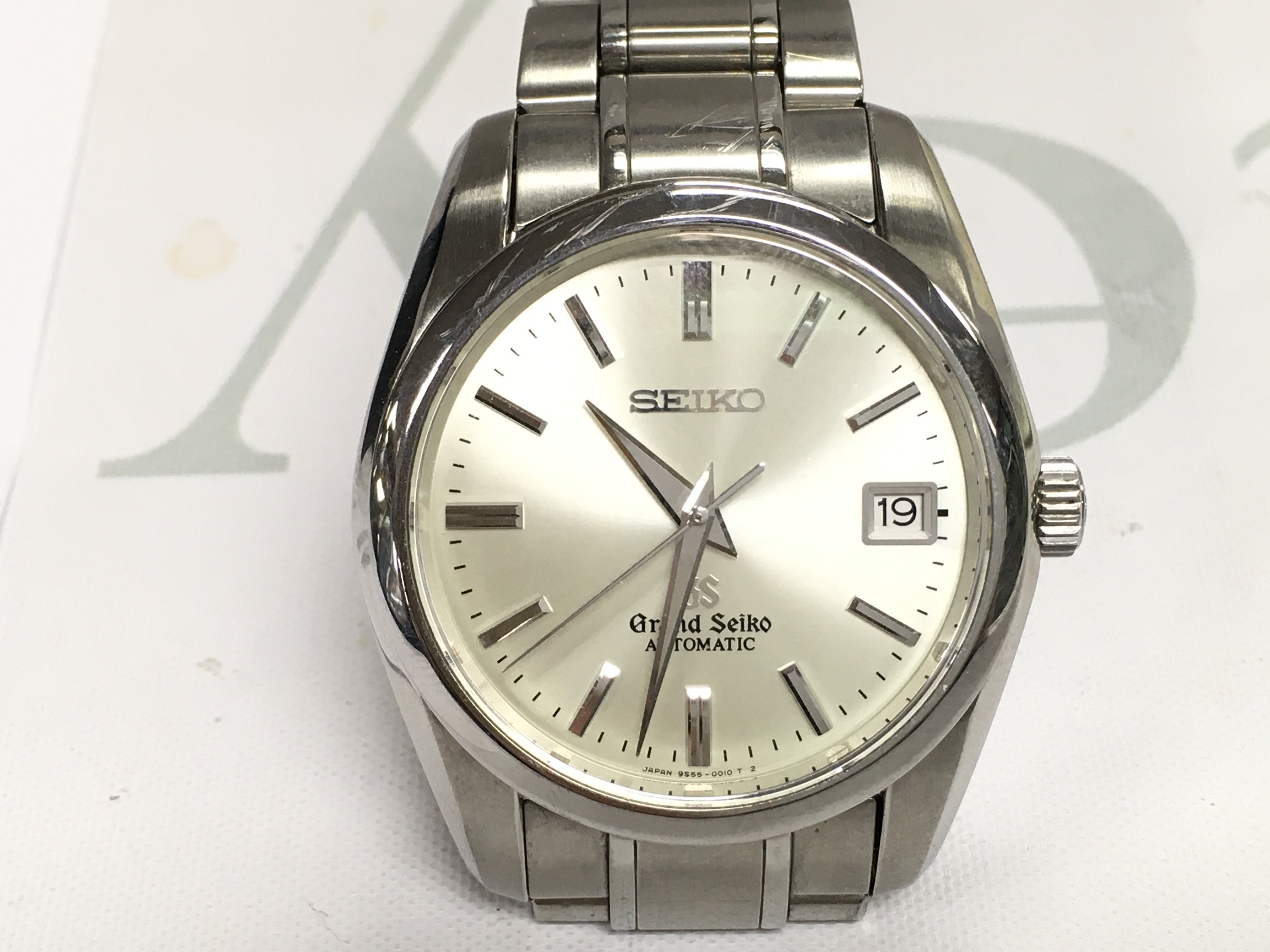 A mens Grand Seiko wrist watch. Model SNGR001. Stainless steel case and strap. Case approx 36mm. Automatic and seen running. Comes with copy or service receipt paperwork from August 2024. Postage B
