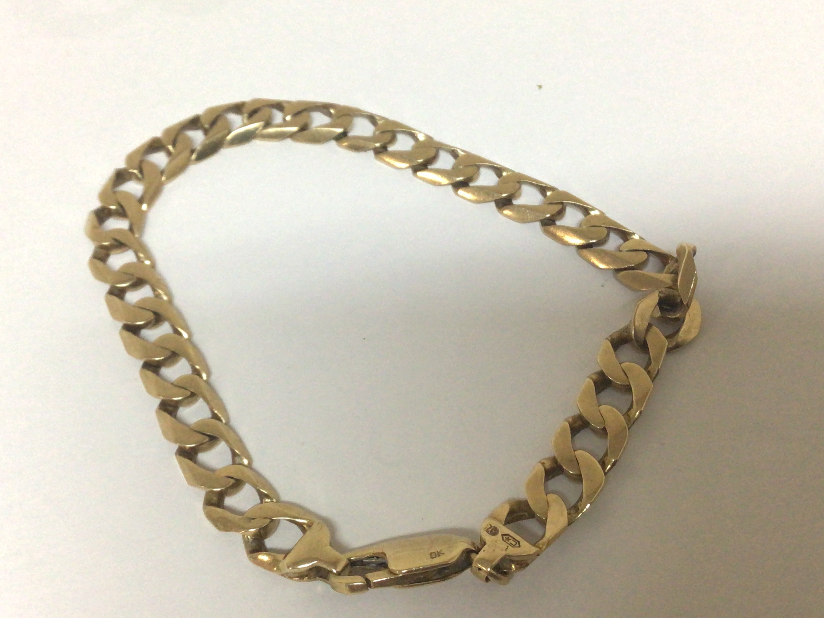 A 9carat gold bracelet weight 18.5g approximately.