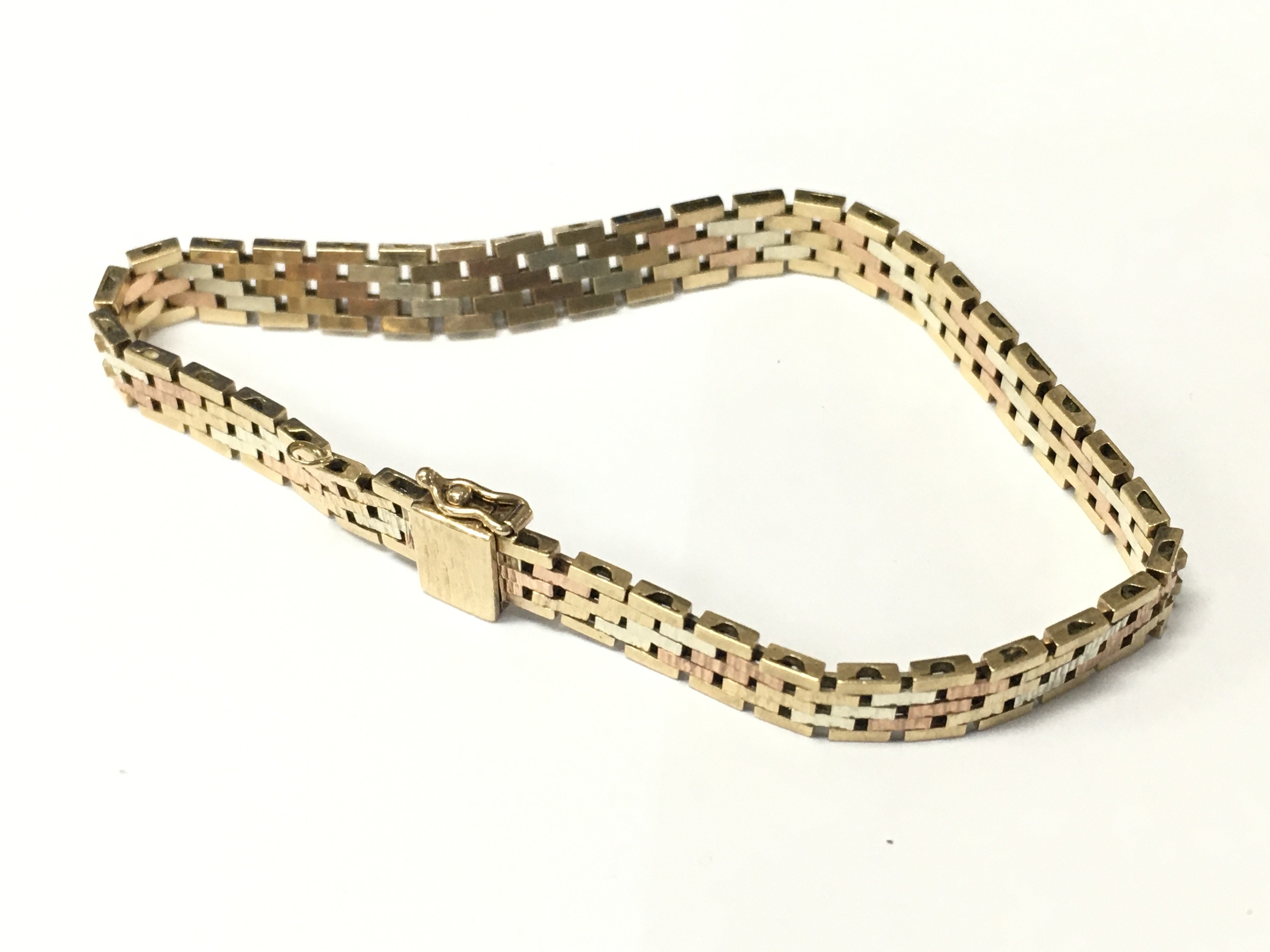 A 9ct ladies 3 colour gold bracelet. Approx weight 13.3 grams.