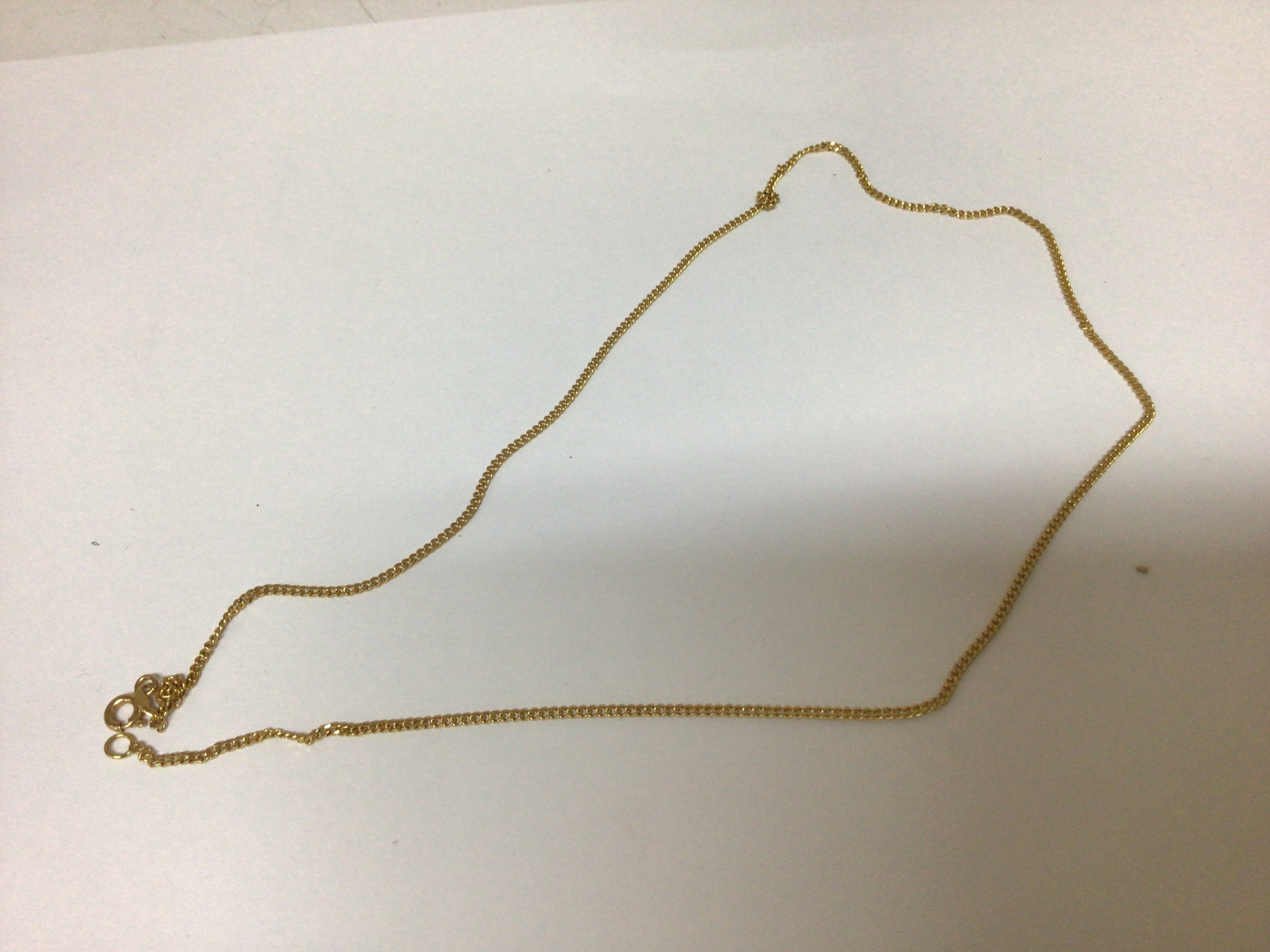 A delicate subtle18carat gold necklace weight 4g