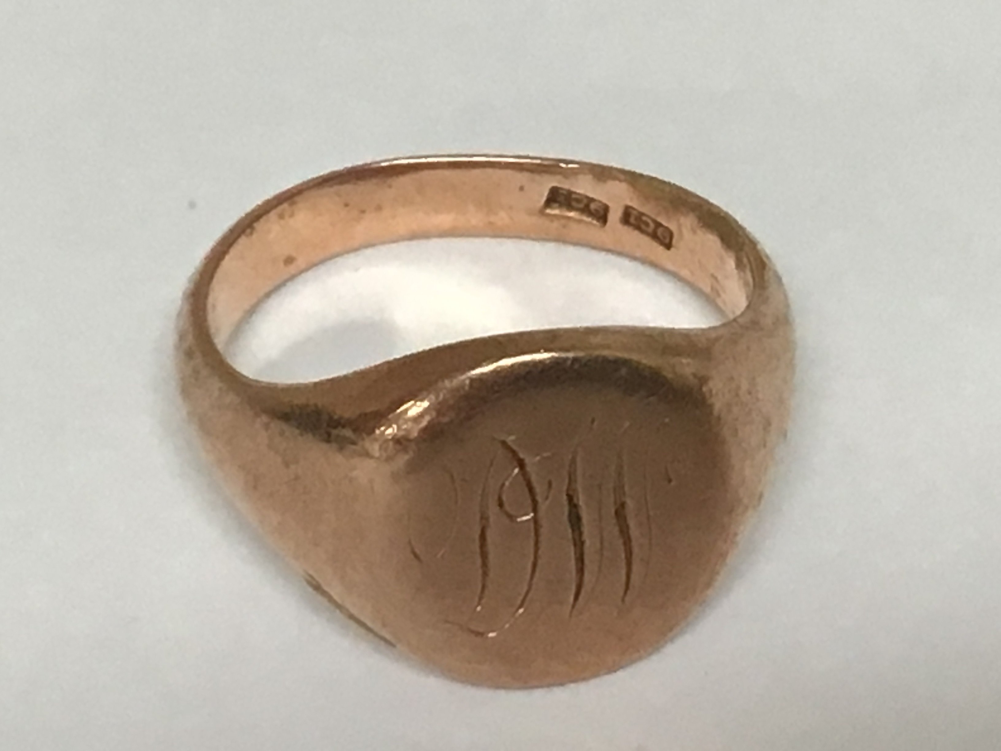 A Gents 9carat rose gold signet ring weight 8g