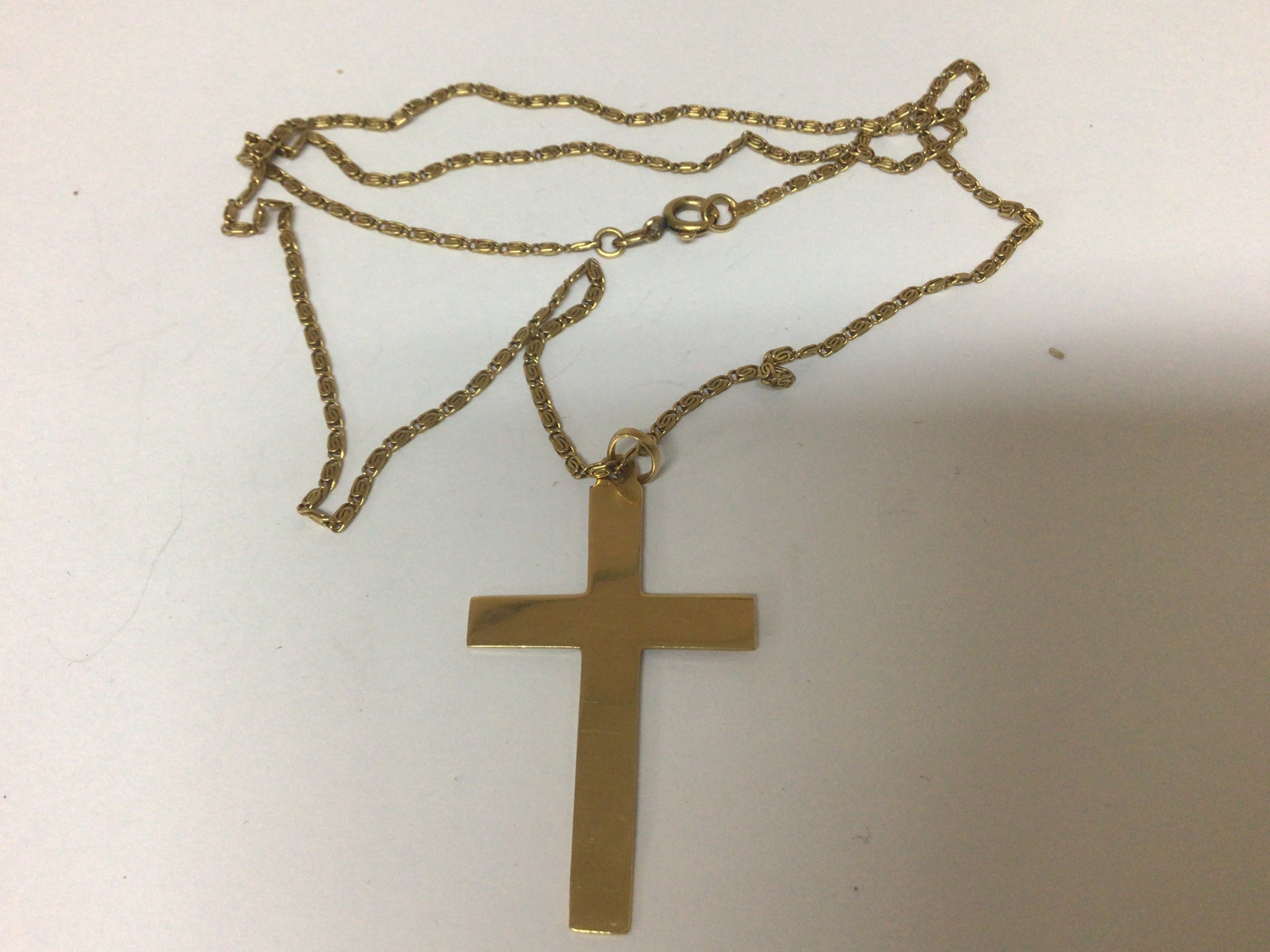 An 18carat gold cross and chain weight 9g