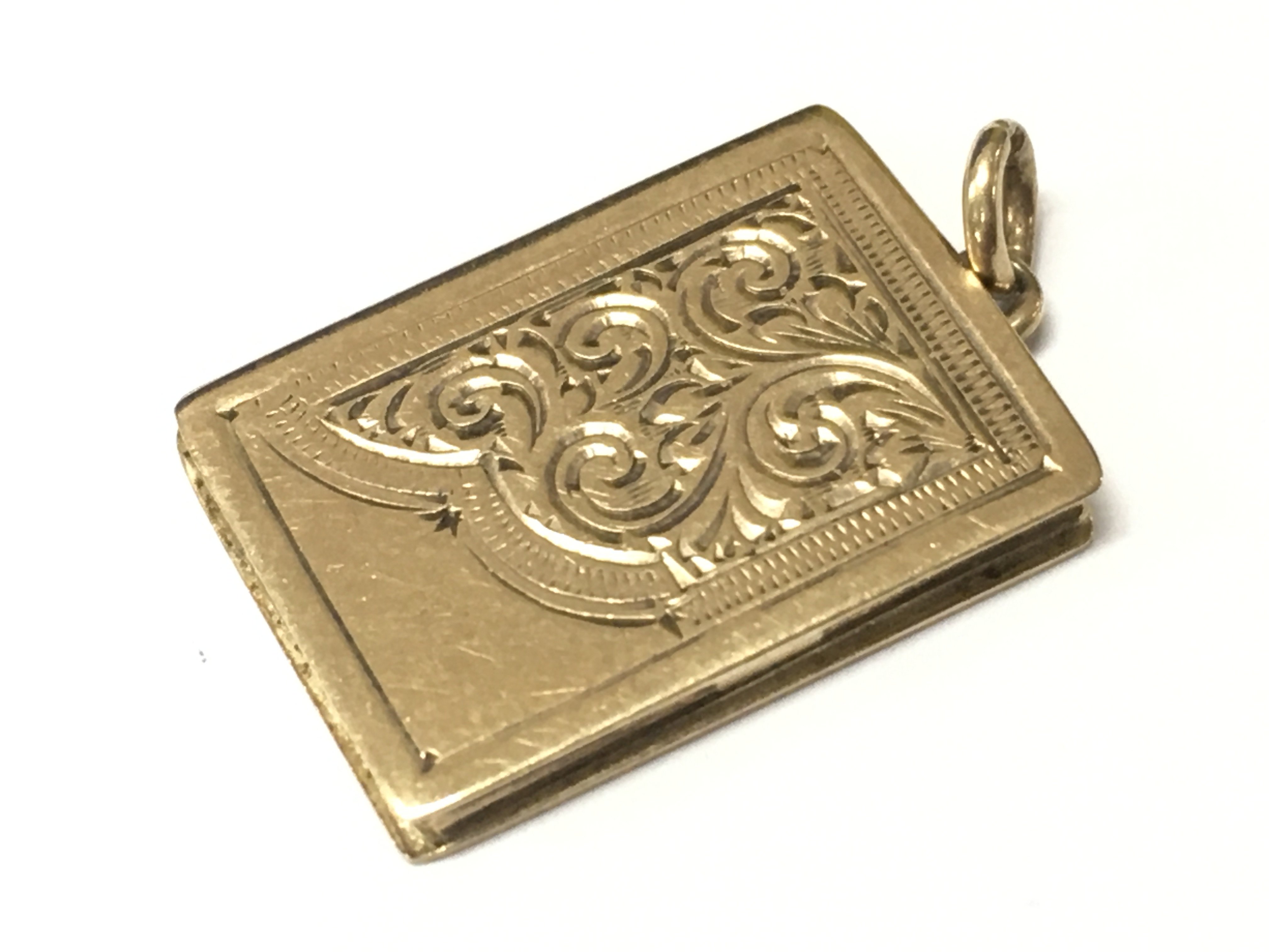 A 9ct old book style locket. Approx weight 3.7 grams.