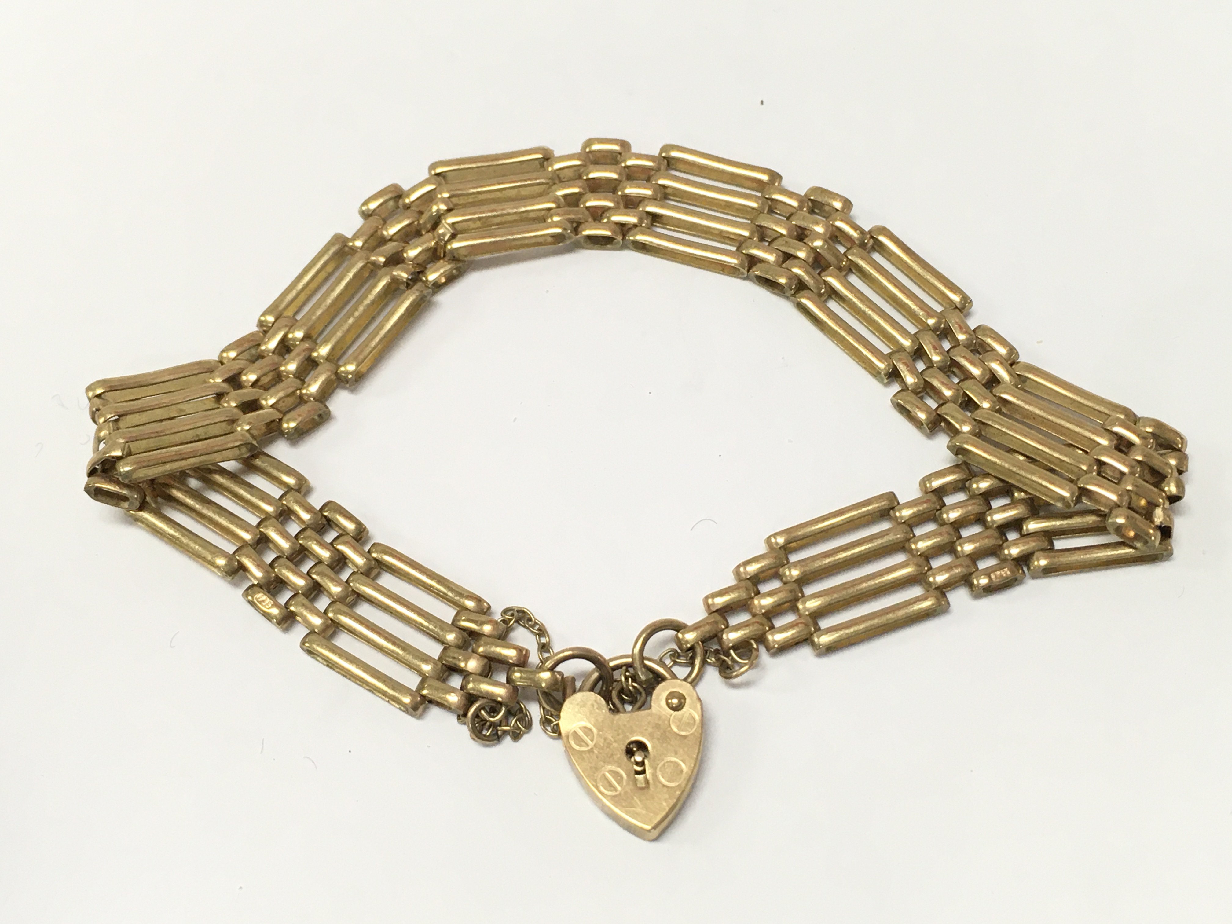 A 9ct gold gate bracelet , 9.3G total weight. Postage category A