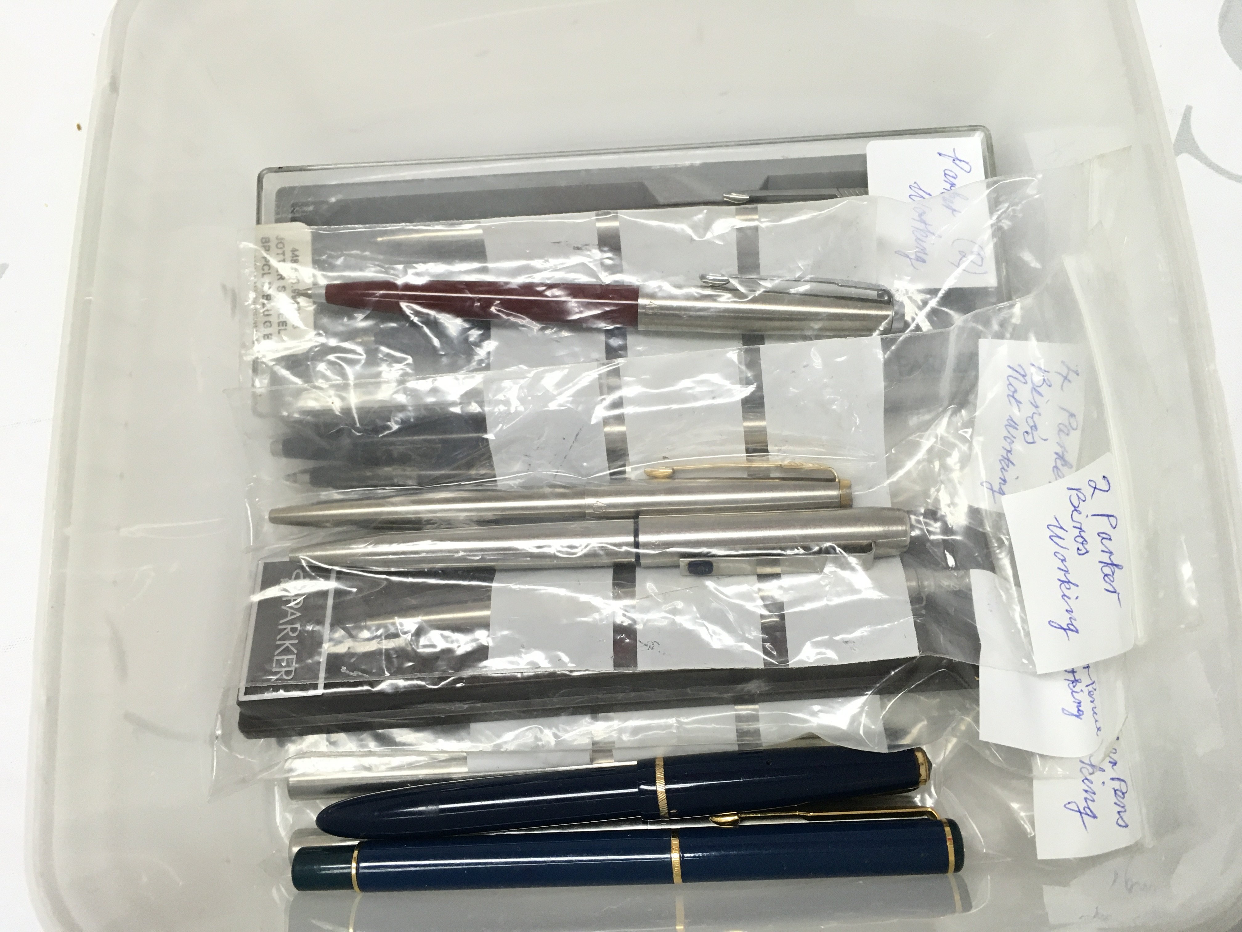 Fifteen Parker pens and pencils . Postage category A