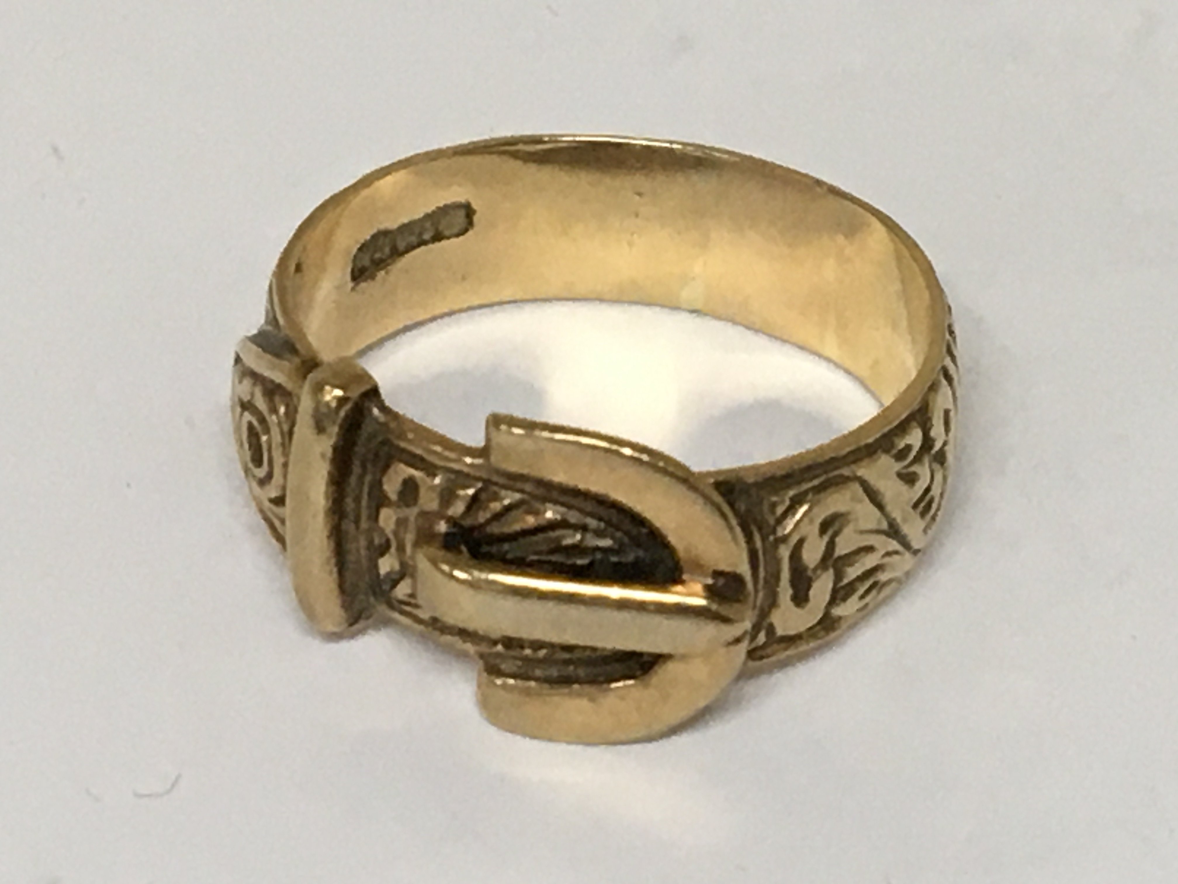 A 9carat gold gents buckle ring weight 6.5g