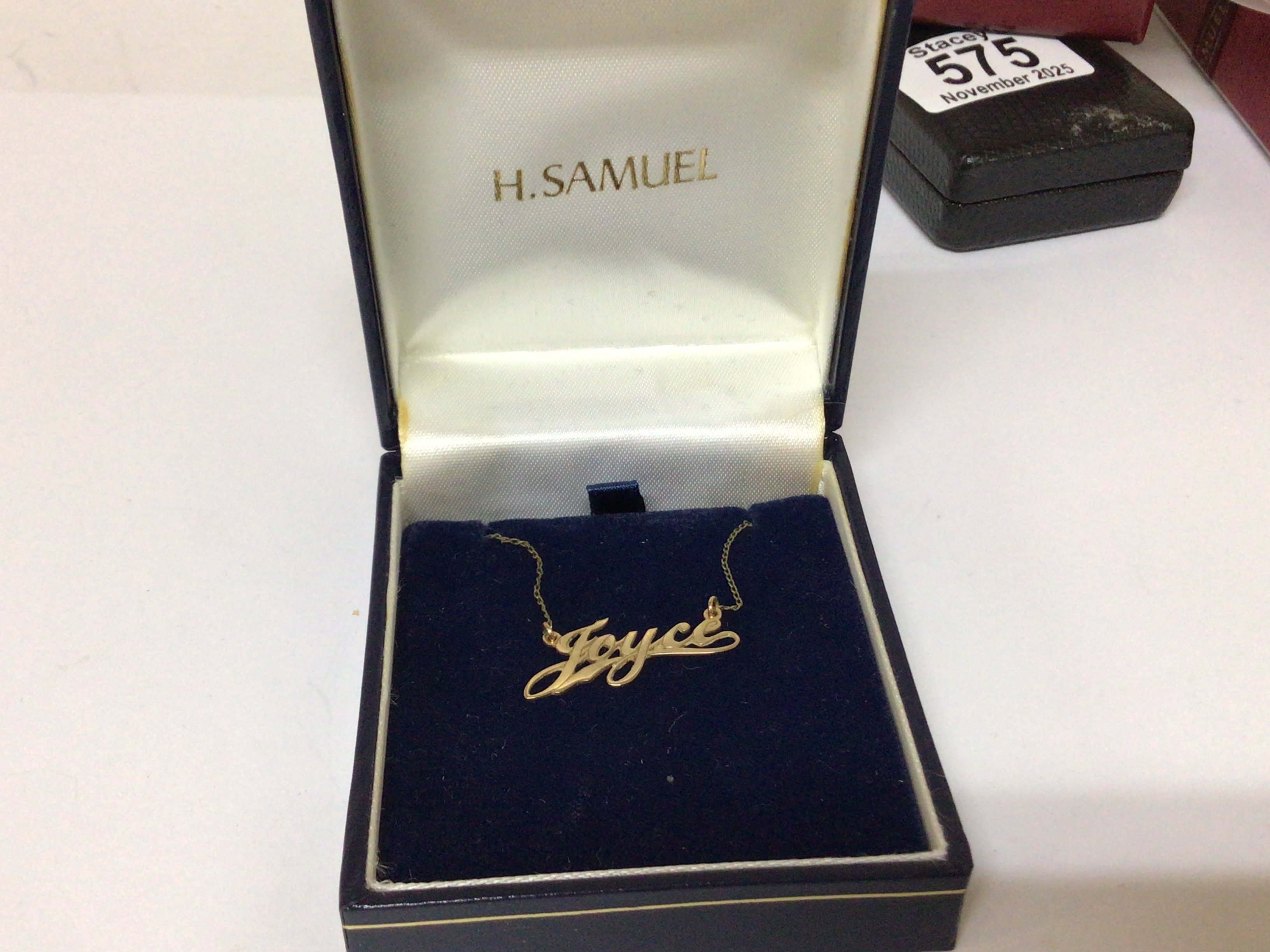 A 9carat god Joyce name pendent and chain weight 1.5g