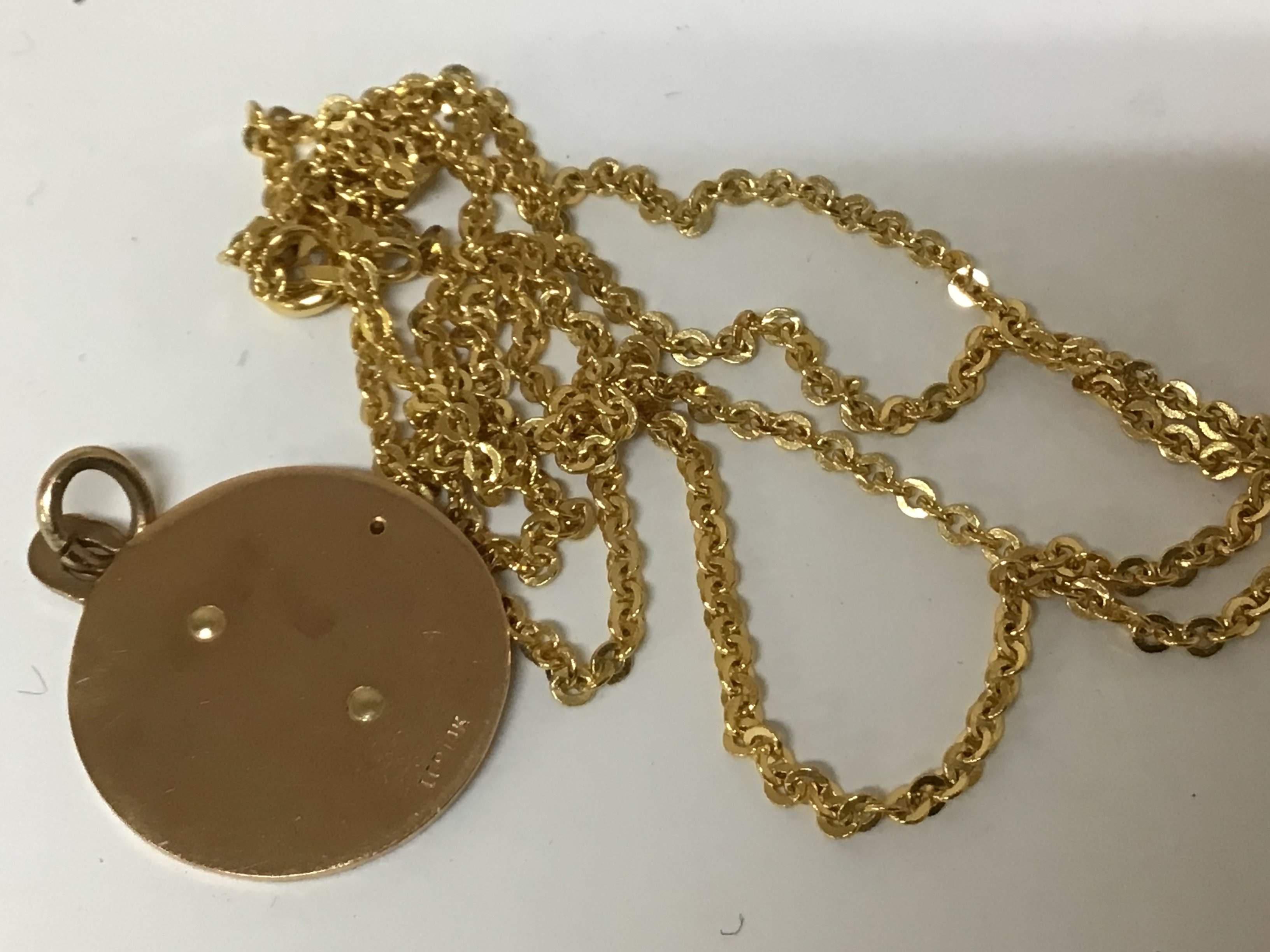 An 18carat gold necklace with small open links weight 4.8g and a circular pendent weight 3g