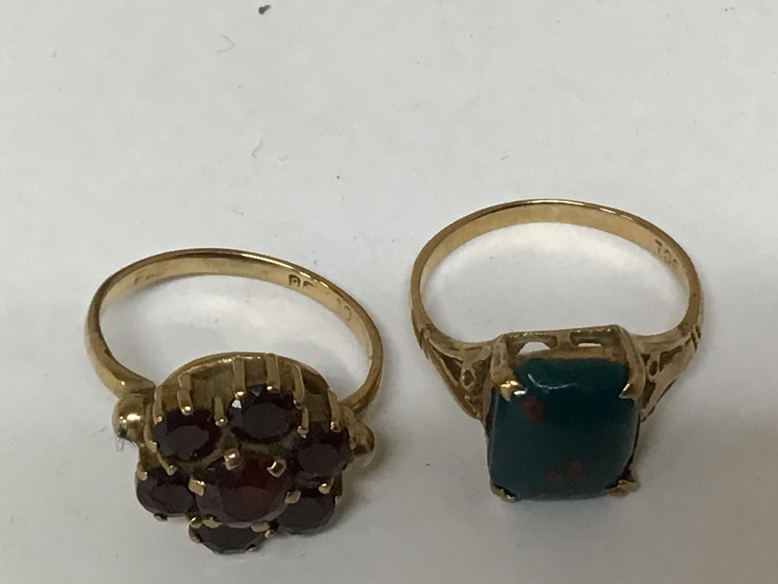 A 9carat gold ring set with a blood stone and one other 9carat gold ring set with garnets weight 4g (2)
