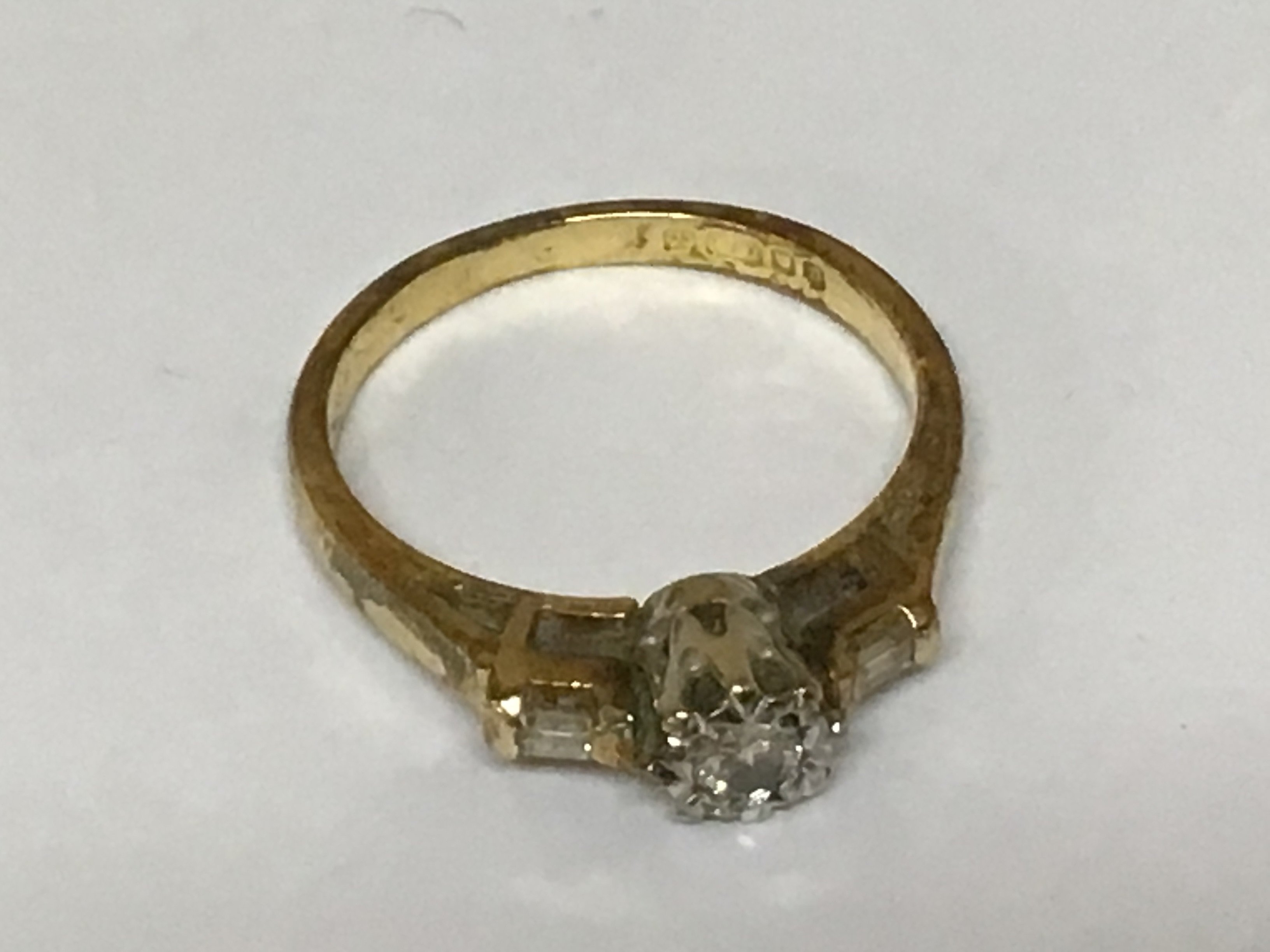 An 18carat gold ring set with a small diamond weight 3g