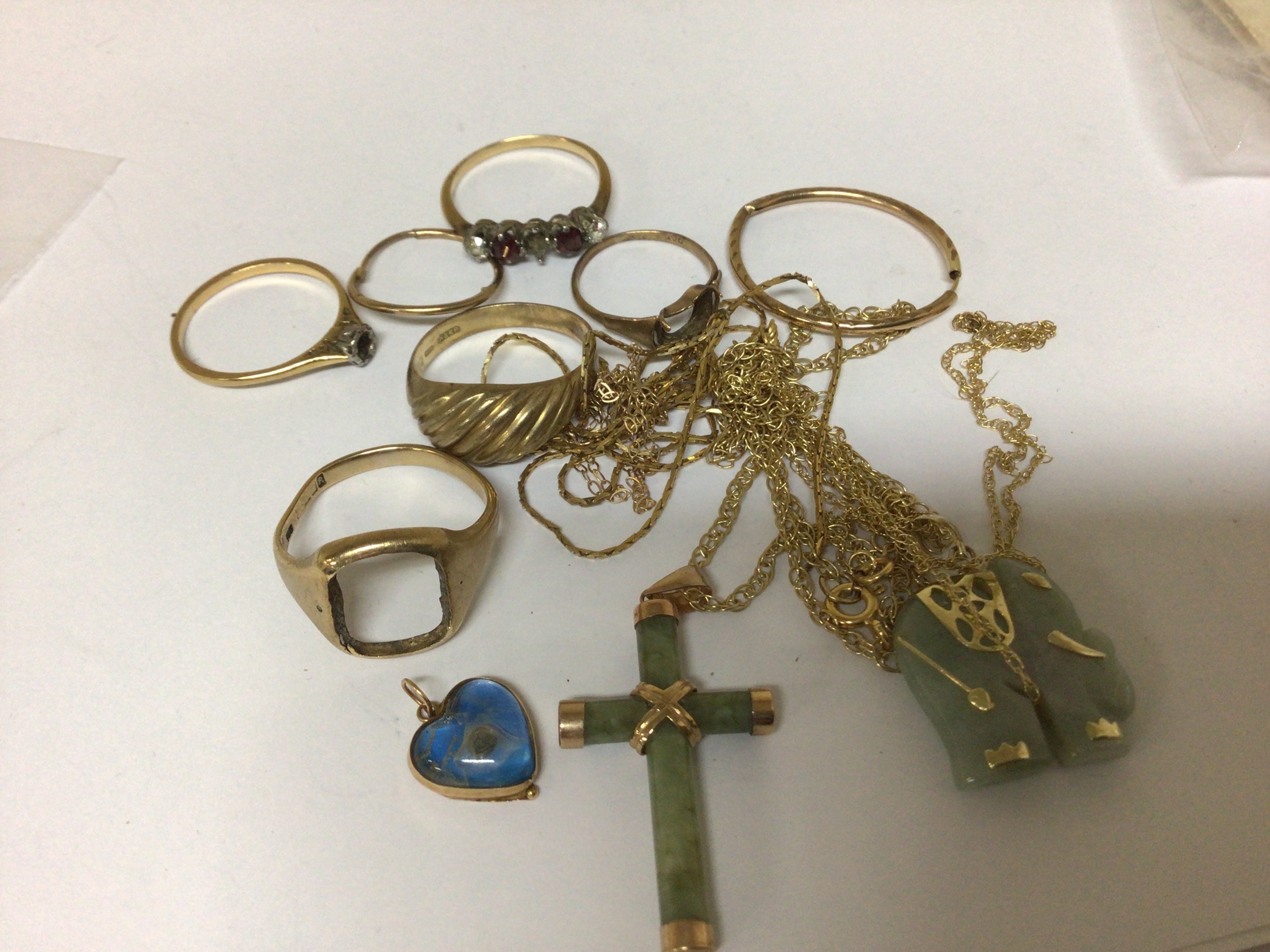 A collection of gold rings and necklaces with jade pendants. Total 23g