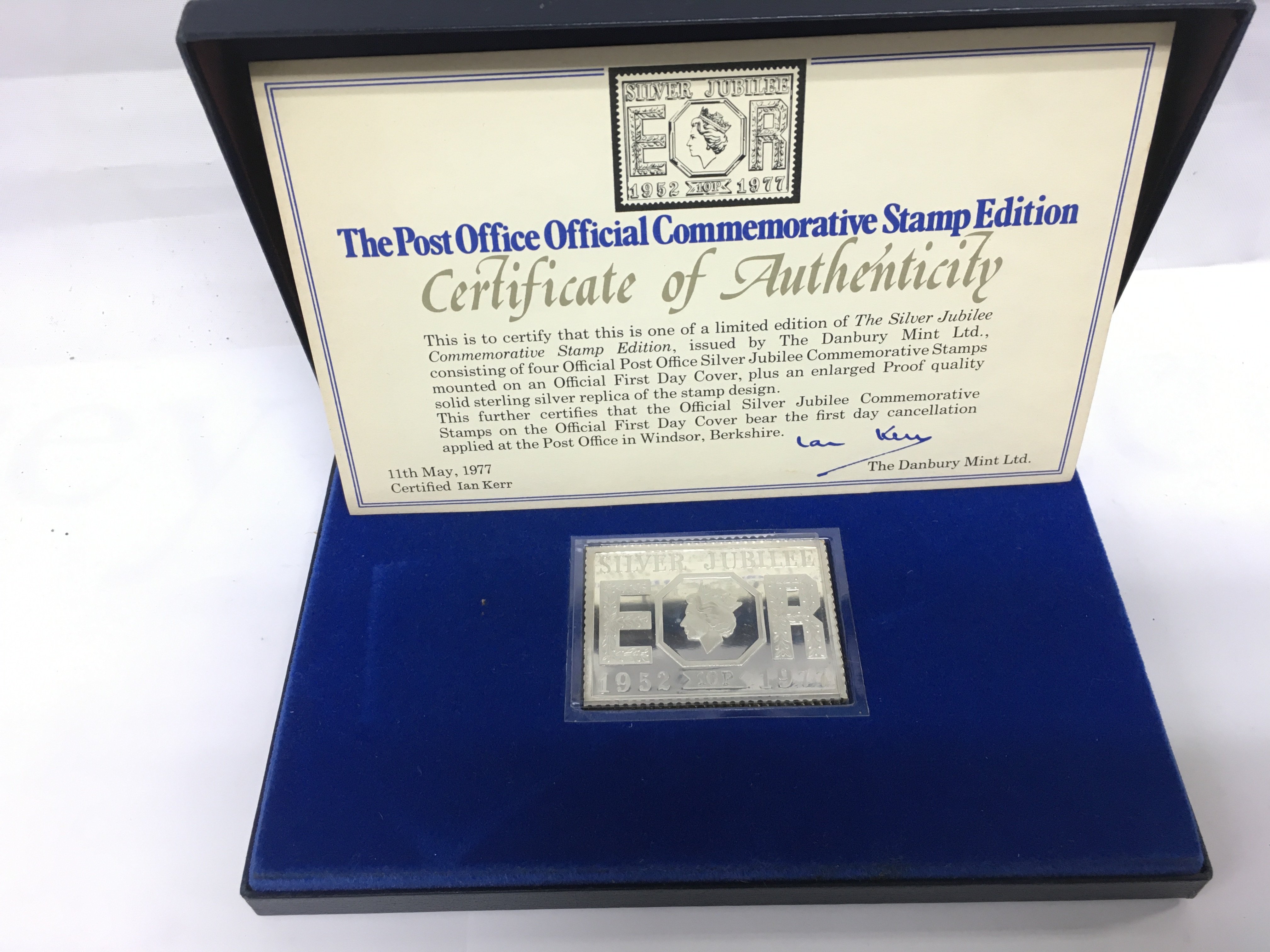 A cased limited edition silver jubilee commemorative ingot. Shipping category B.