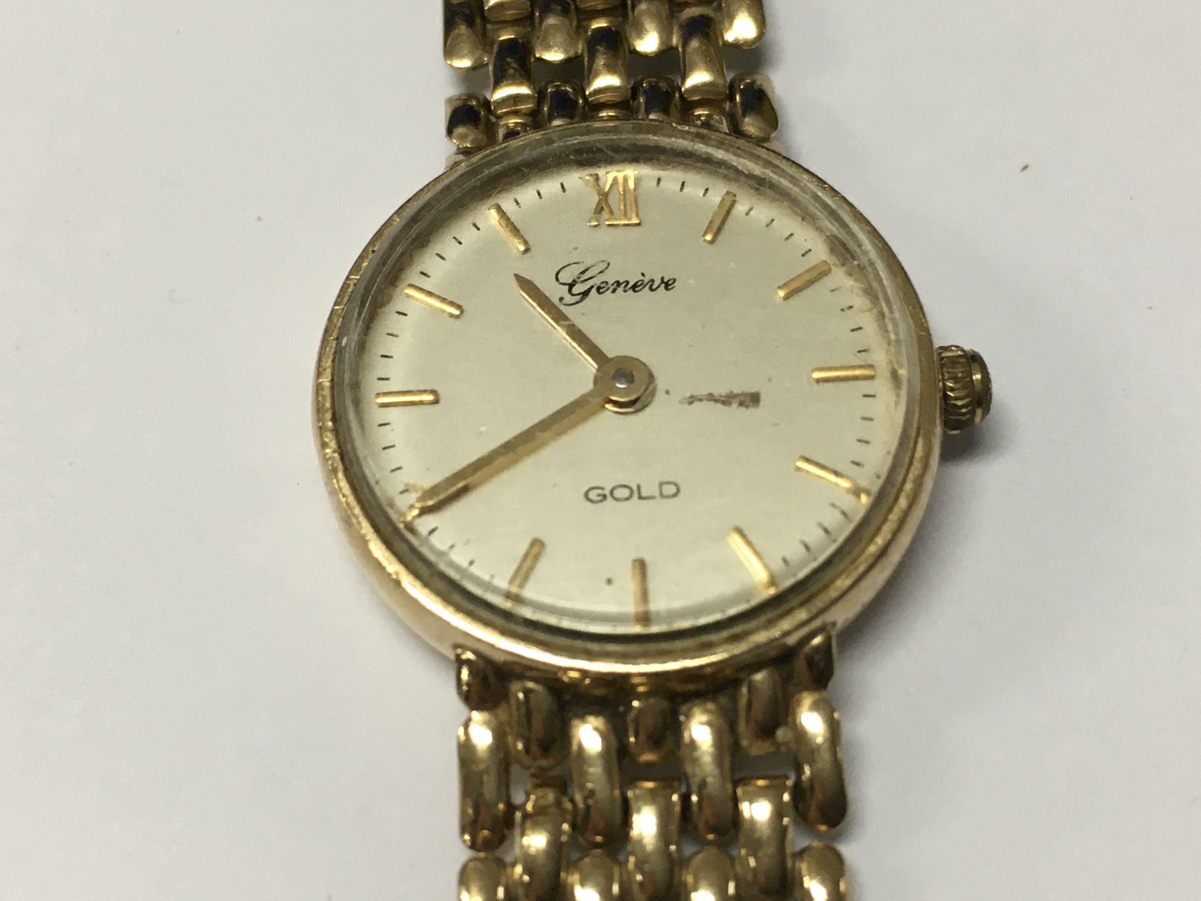 A ladies Swiss 9ct gold watch.