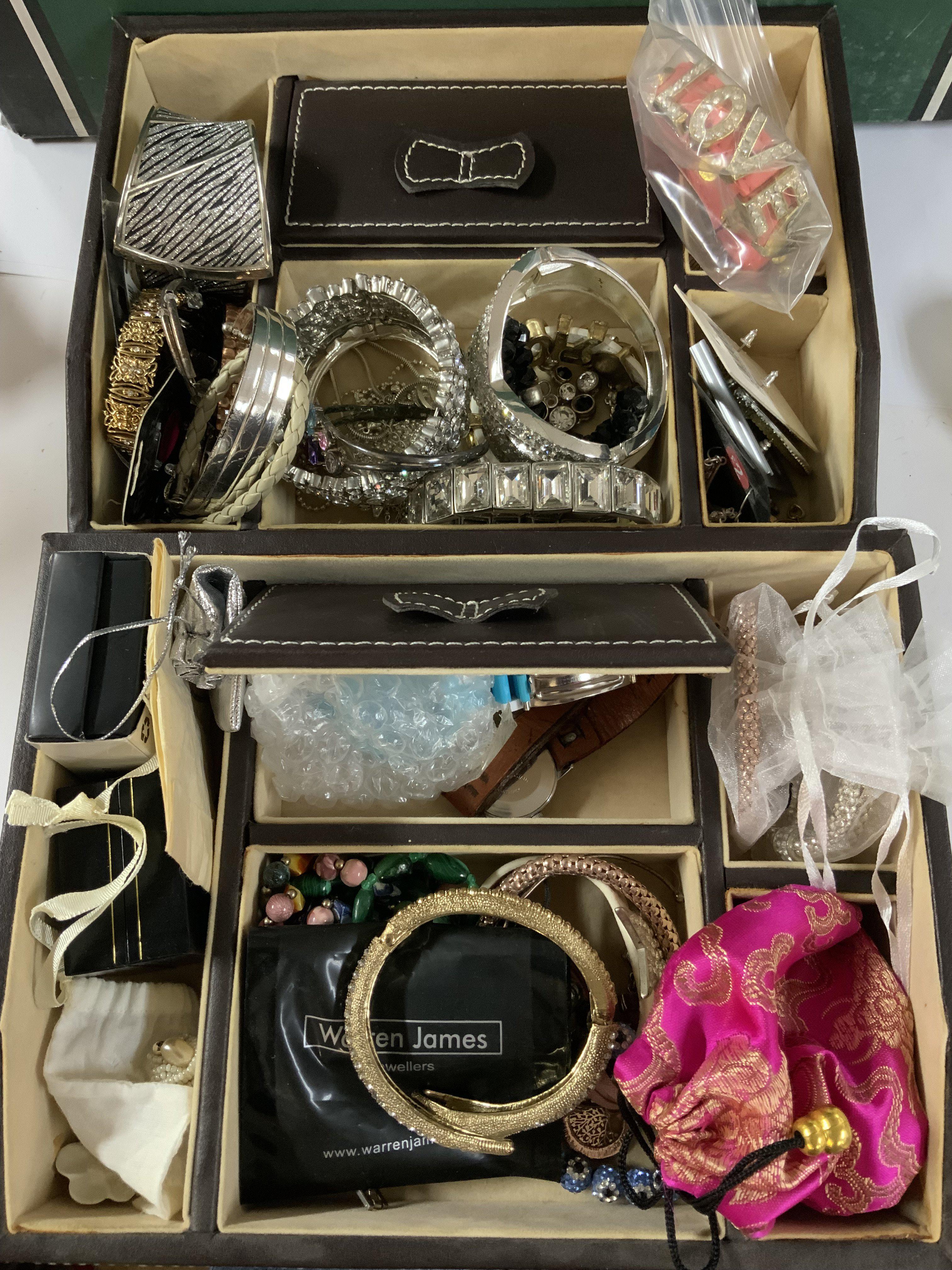 5 trays of modern fashion jewellery.