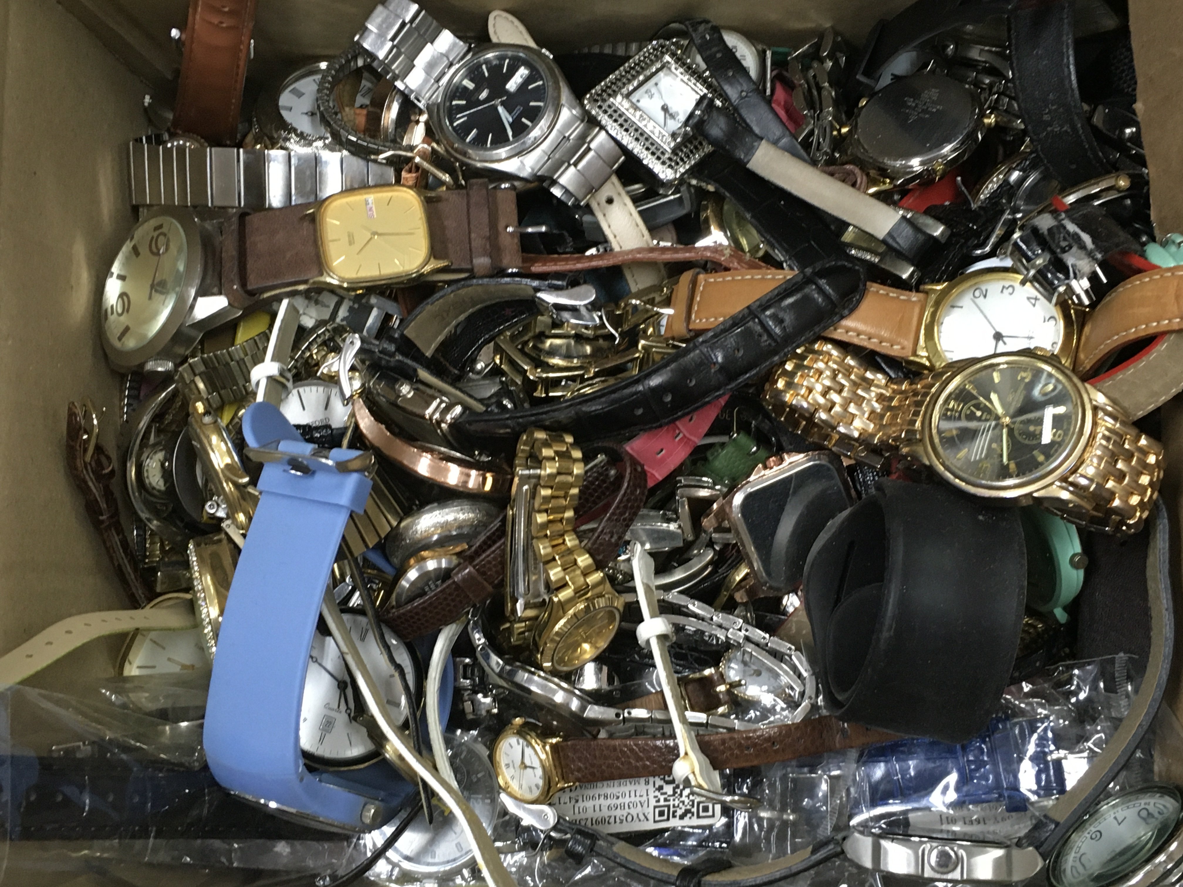 A small box of mixed watches including Casio, Seiko, D&G etc . This lot cannot be posted