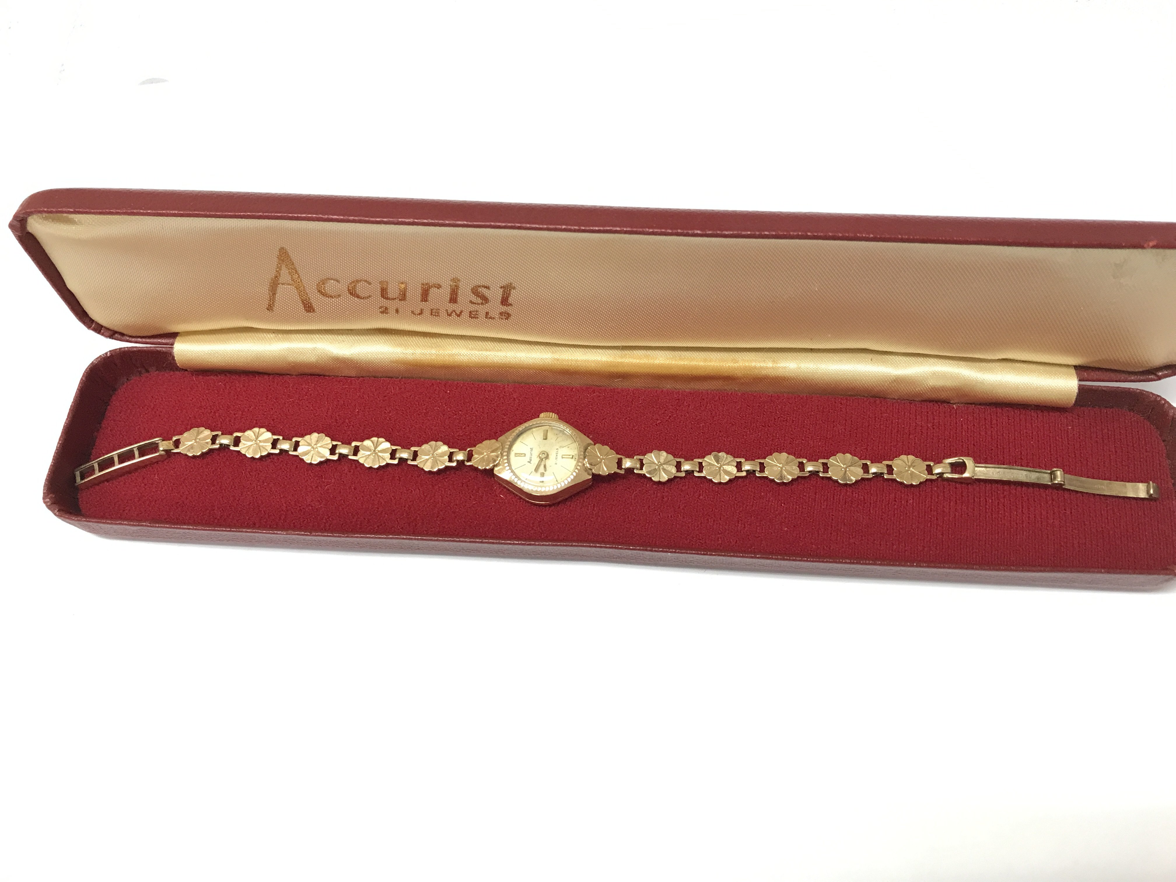 A 9ct gold ladies Accurist watch , 12.03g total weight. Postage category A