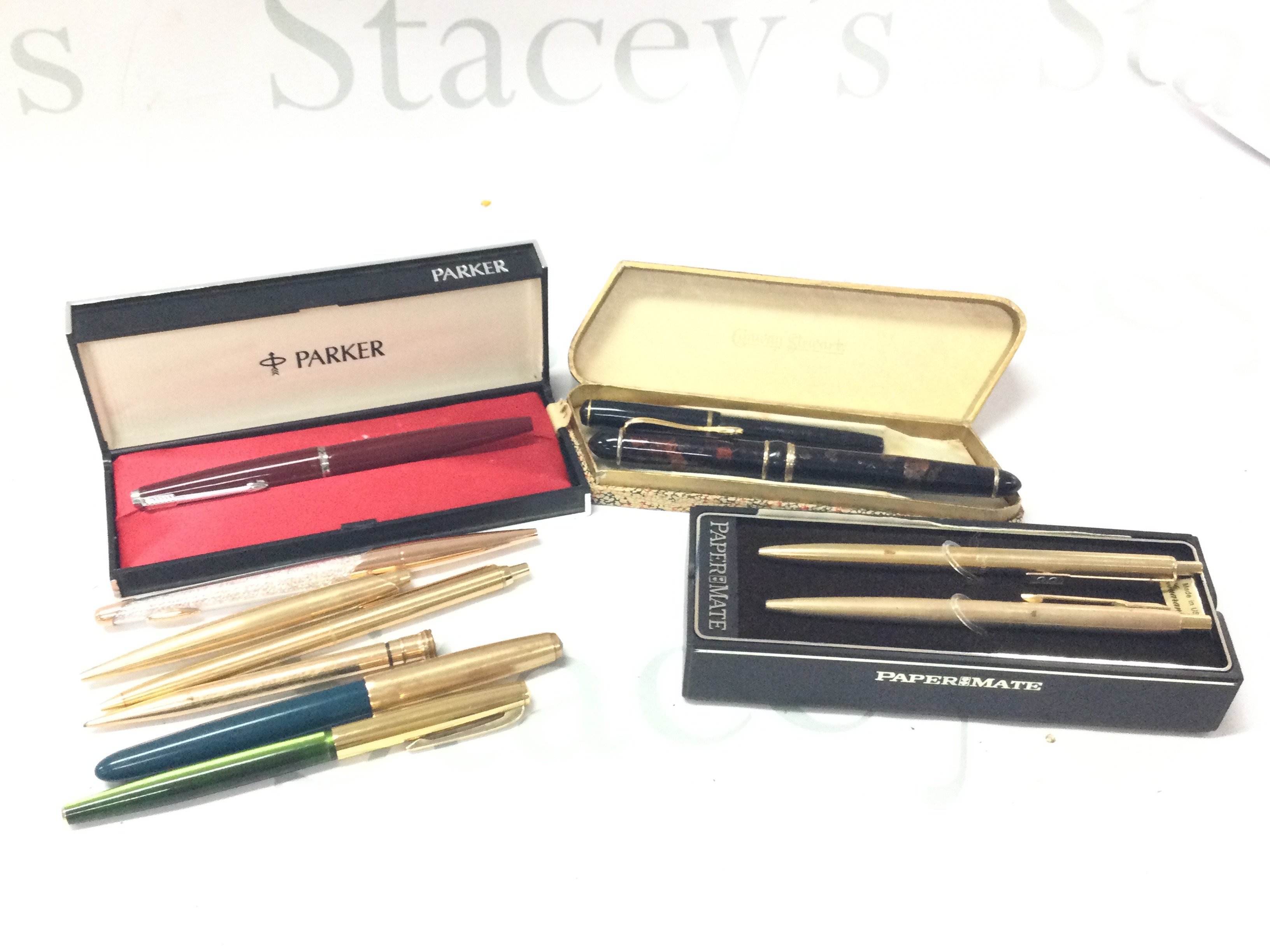 A collection of pens to include Conway Stewart, Parker, Paper Mate etc