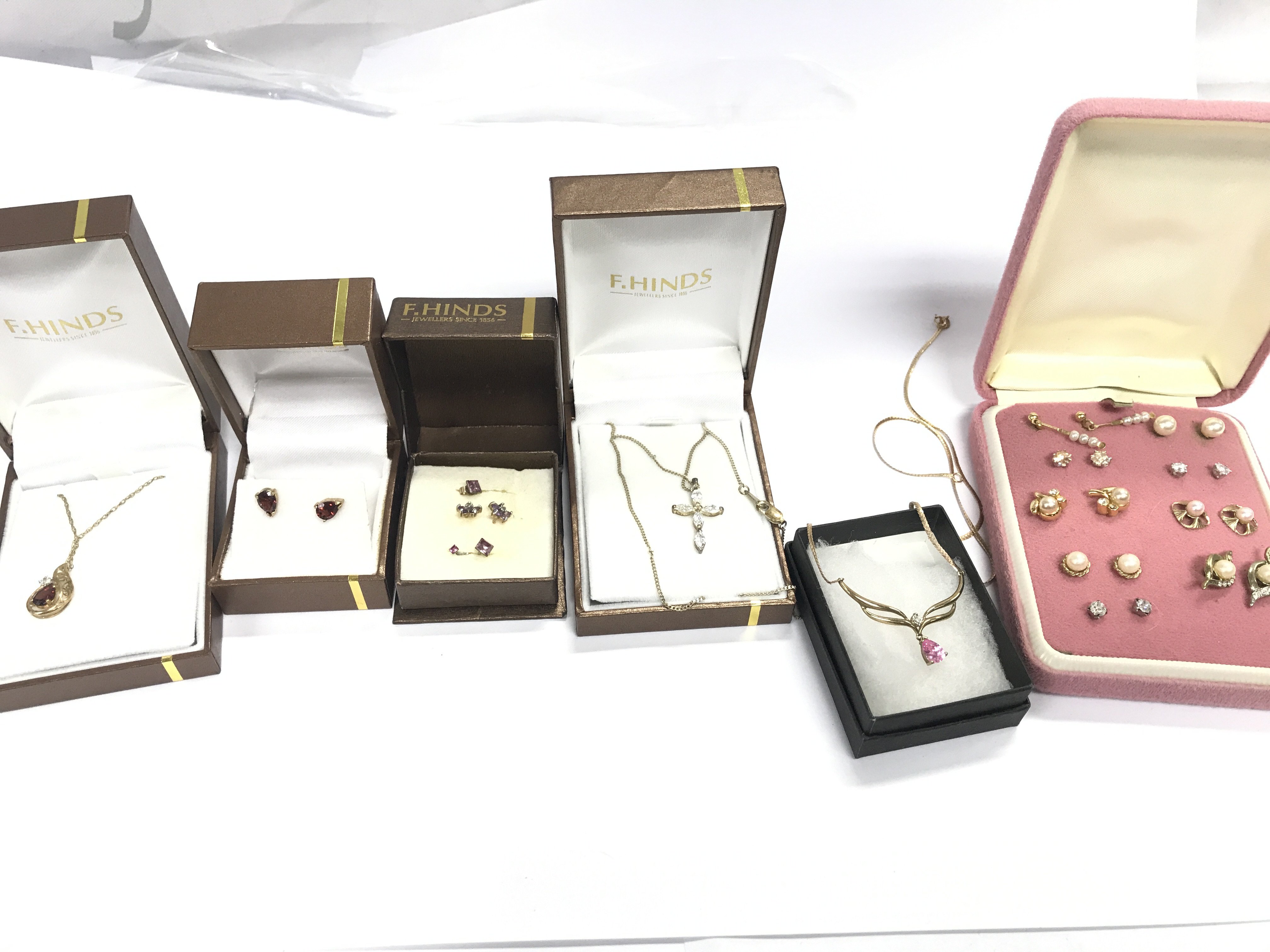 A collection of assorted jewellery including gold items Postage B