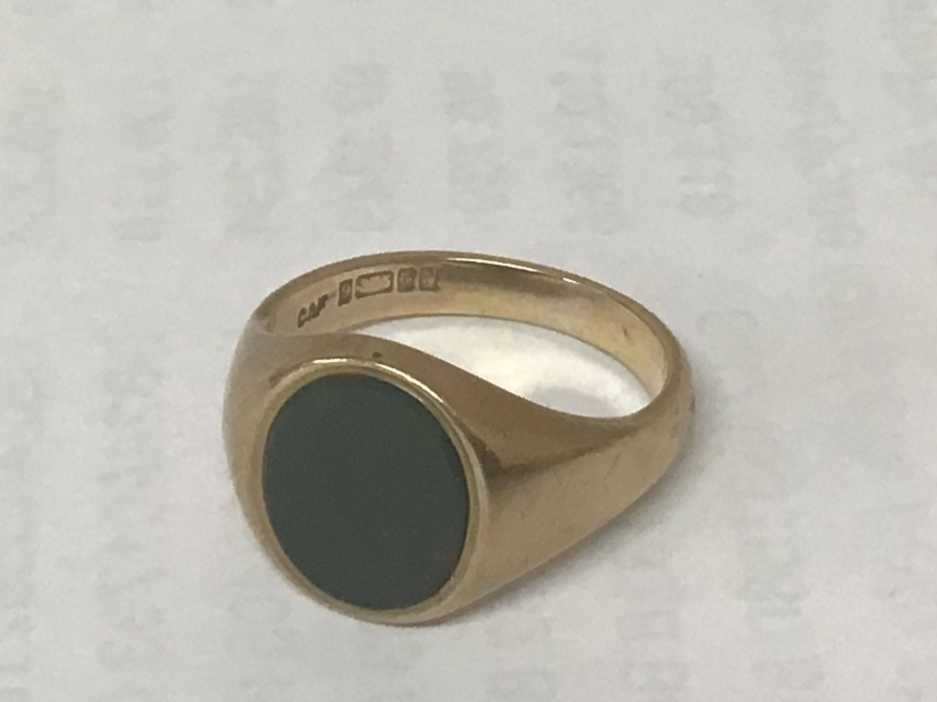 A Gents 9carat gold ring set with a polished stone total weight 7.5g
