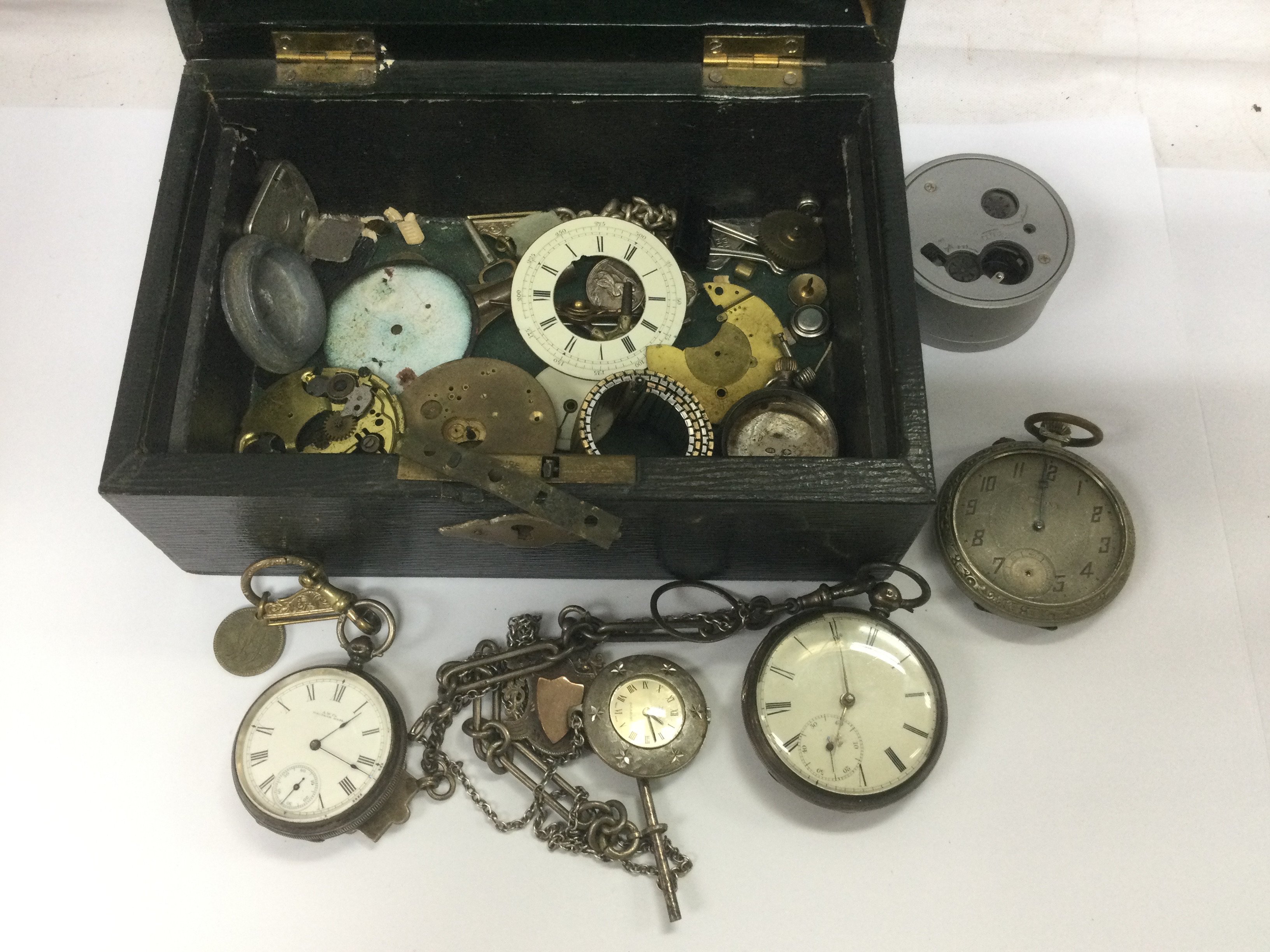 A jewellery box containing various pocket watches and parts. Shipping category D.