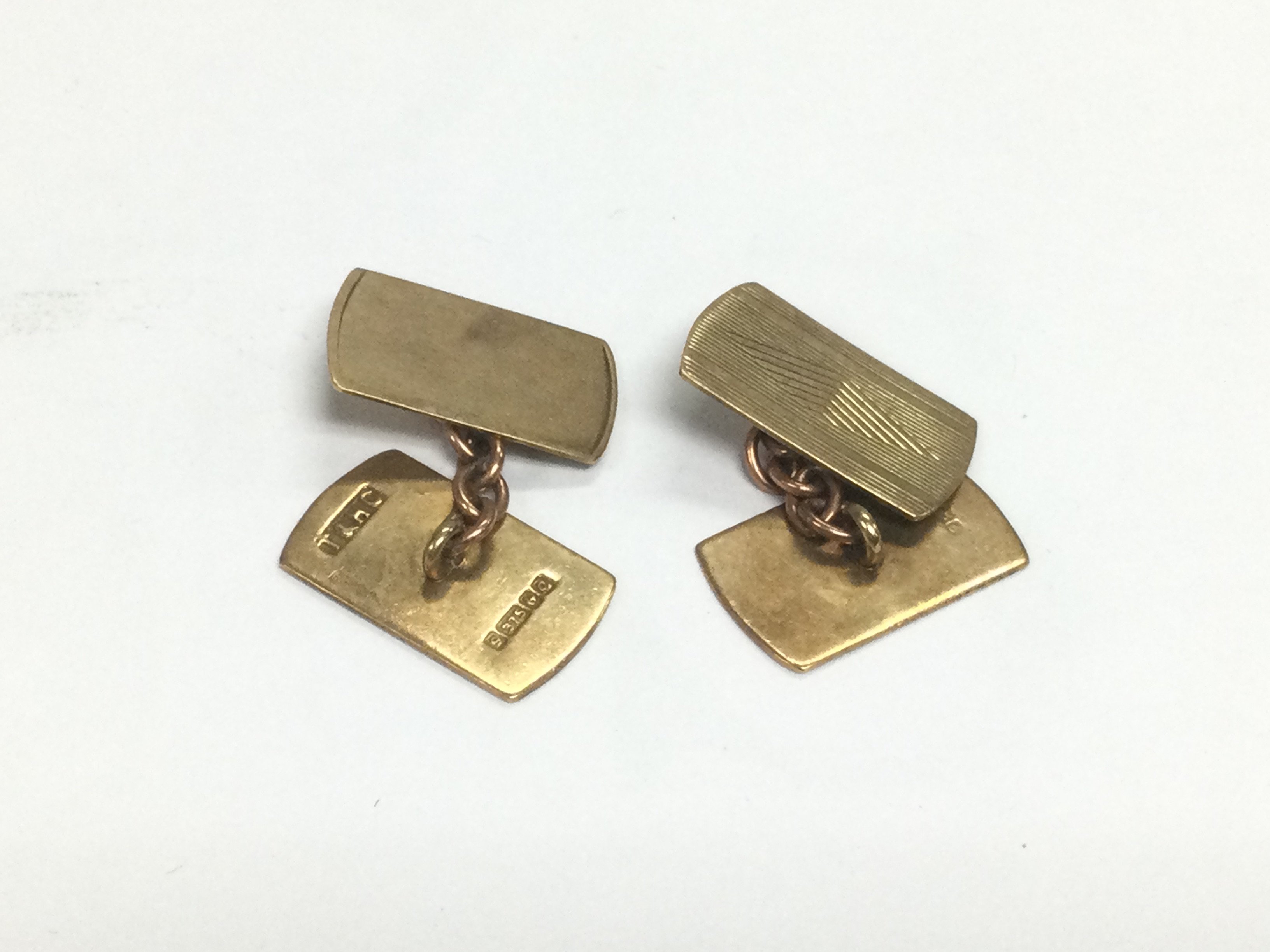 A pair of 9ct gold cufflinks, approx 4.2g. Shipping category A.